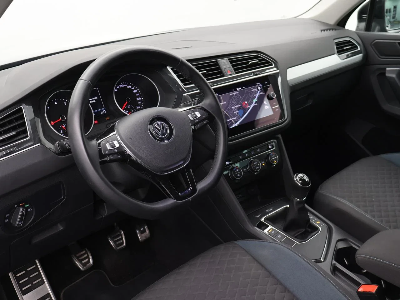 Volkswagen-Tiguan-image-10