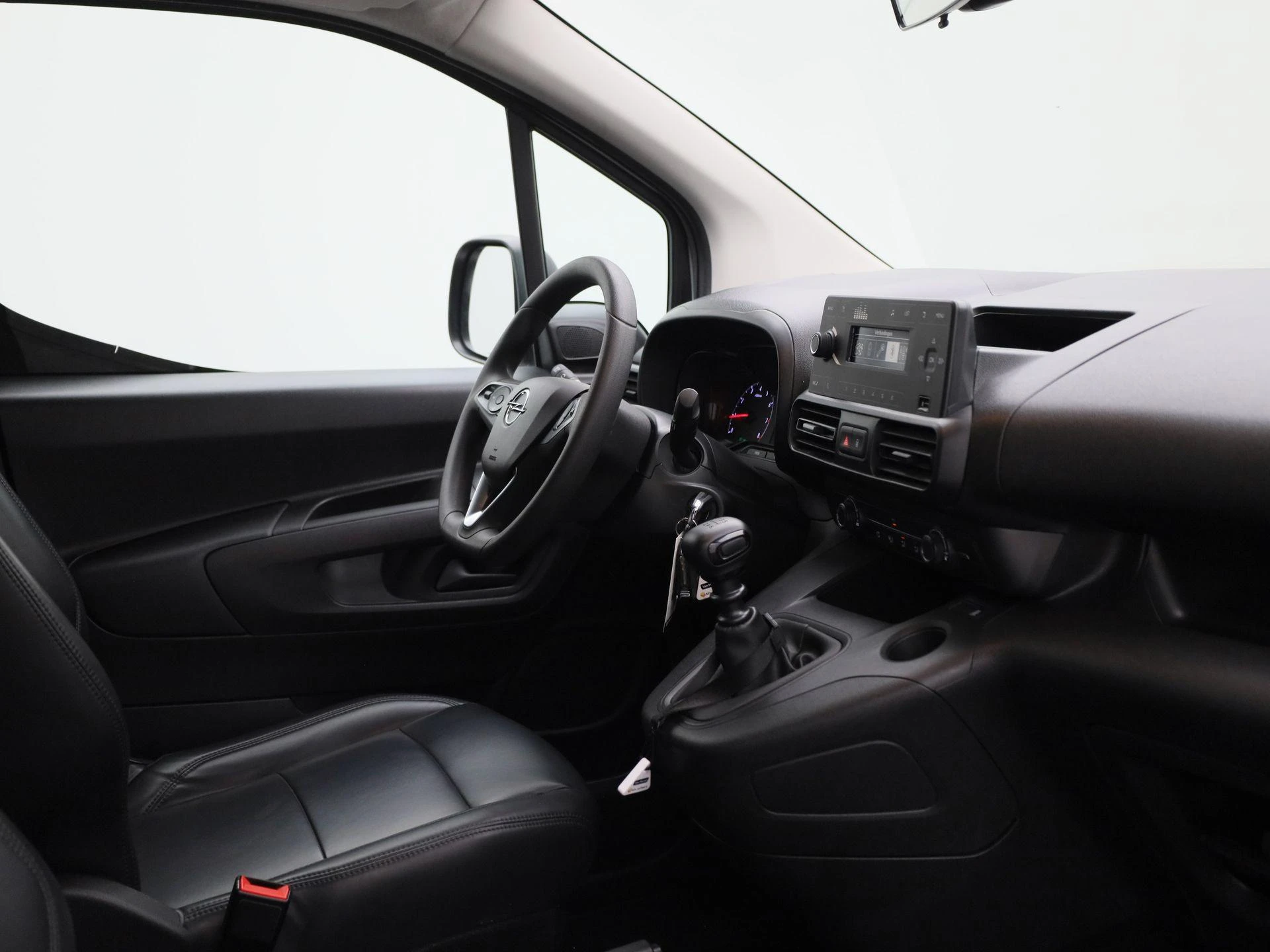 Opel-Combo Life-image-30