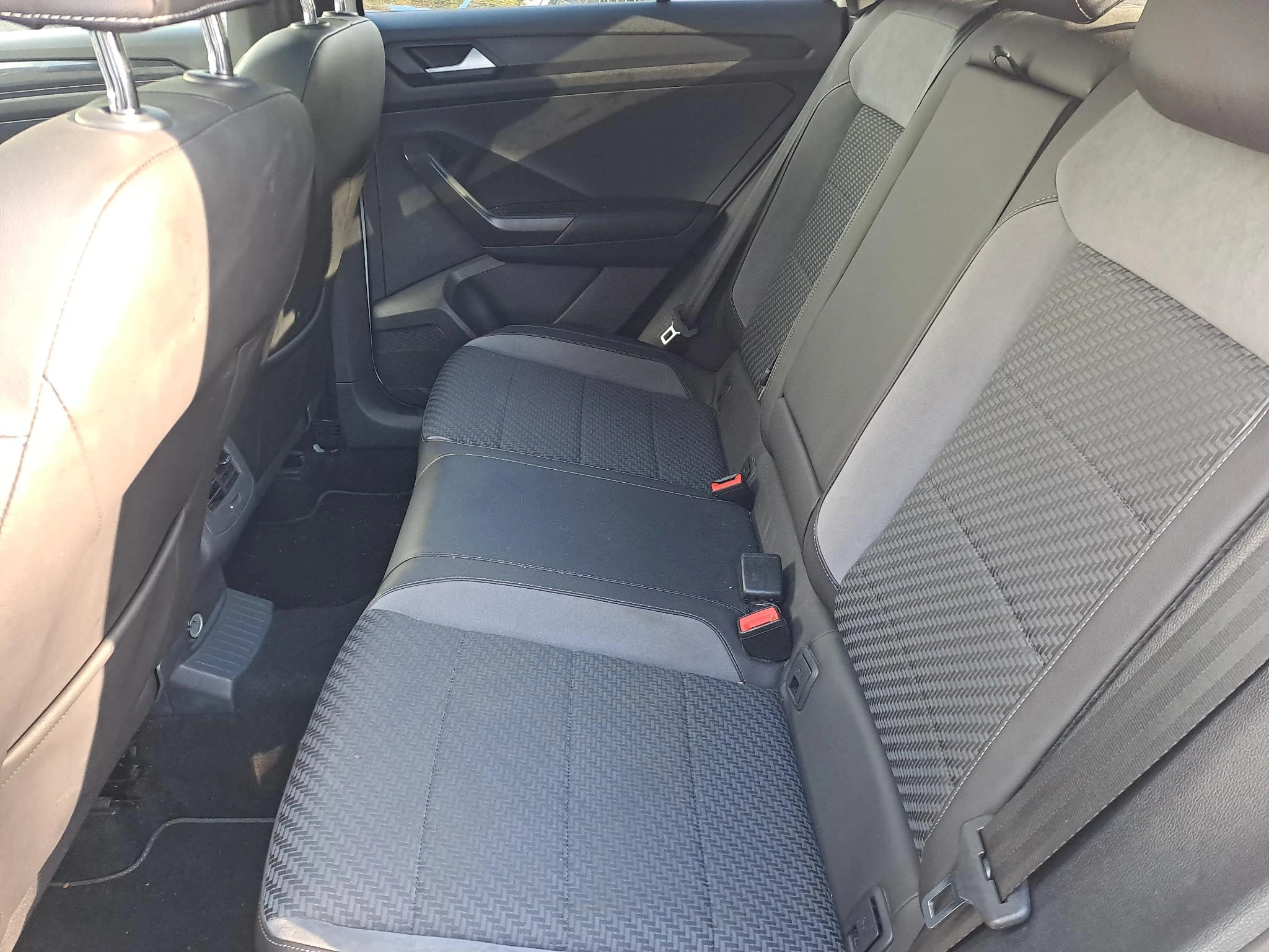 Volkswagen-T-Roc-image-14