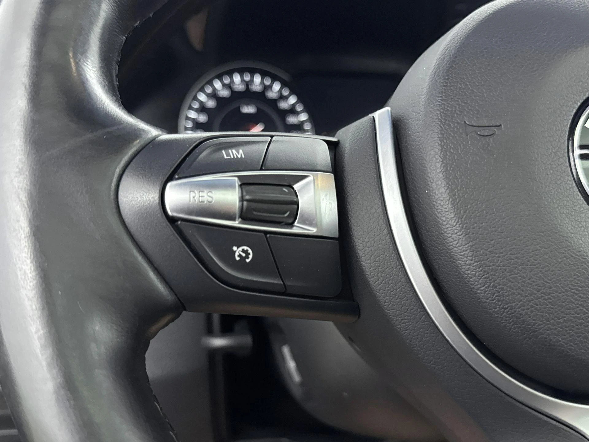 BMW-3 Serie-image-5