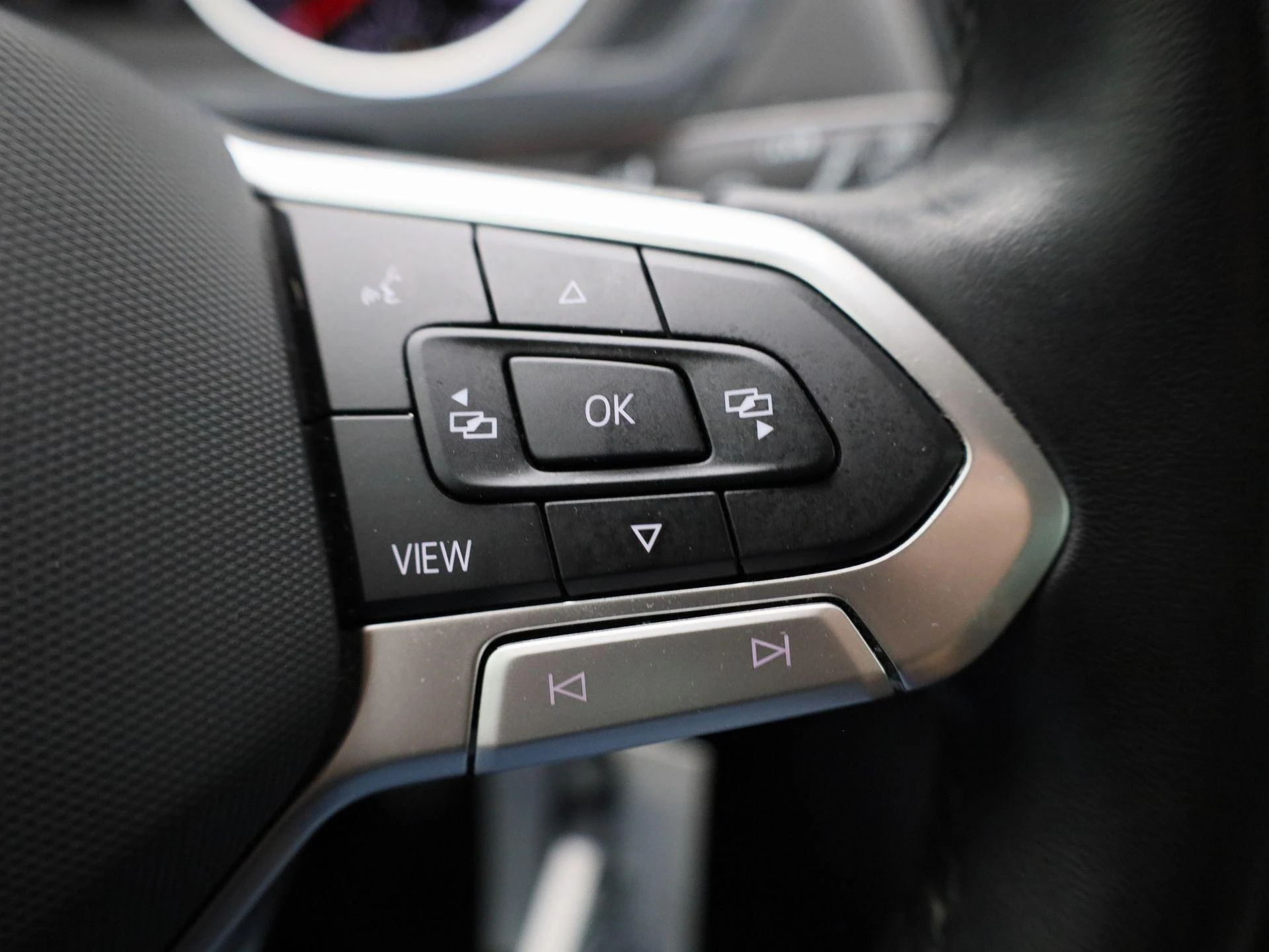 Volkswagen-Tiguan-image-15