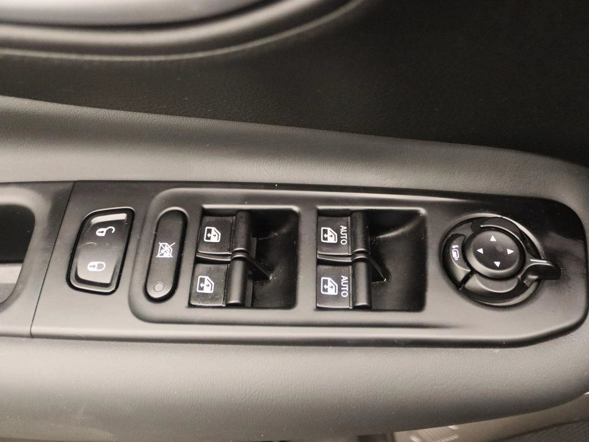 Jeep-Renegade-image-23