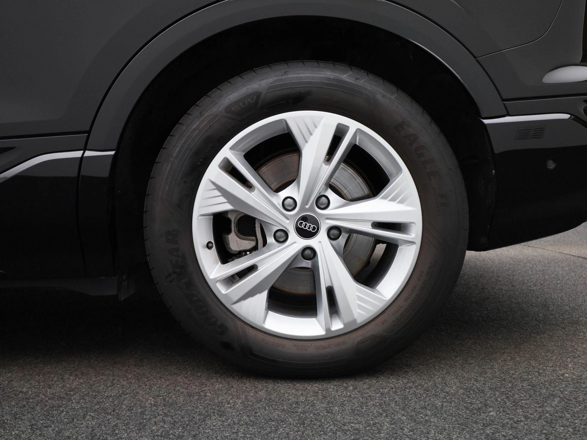 Audi-Q6 e-tron-image-12