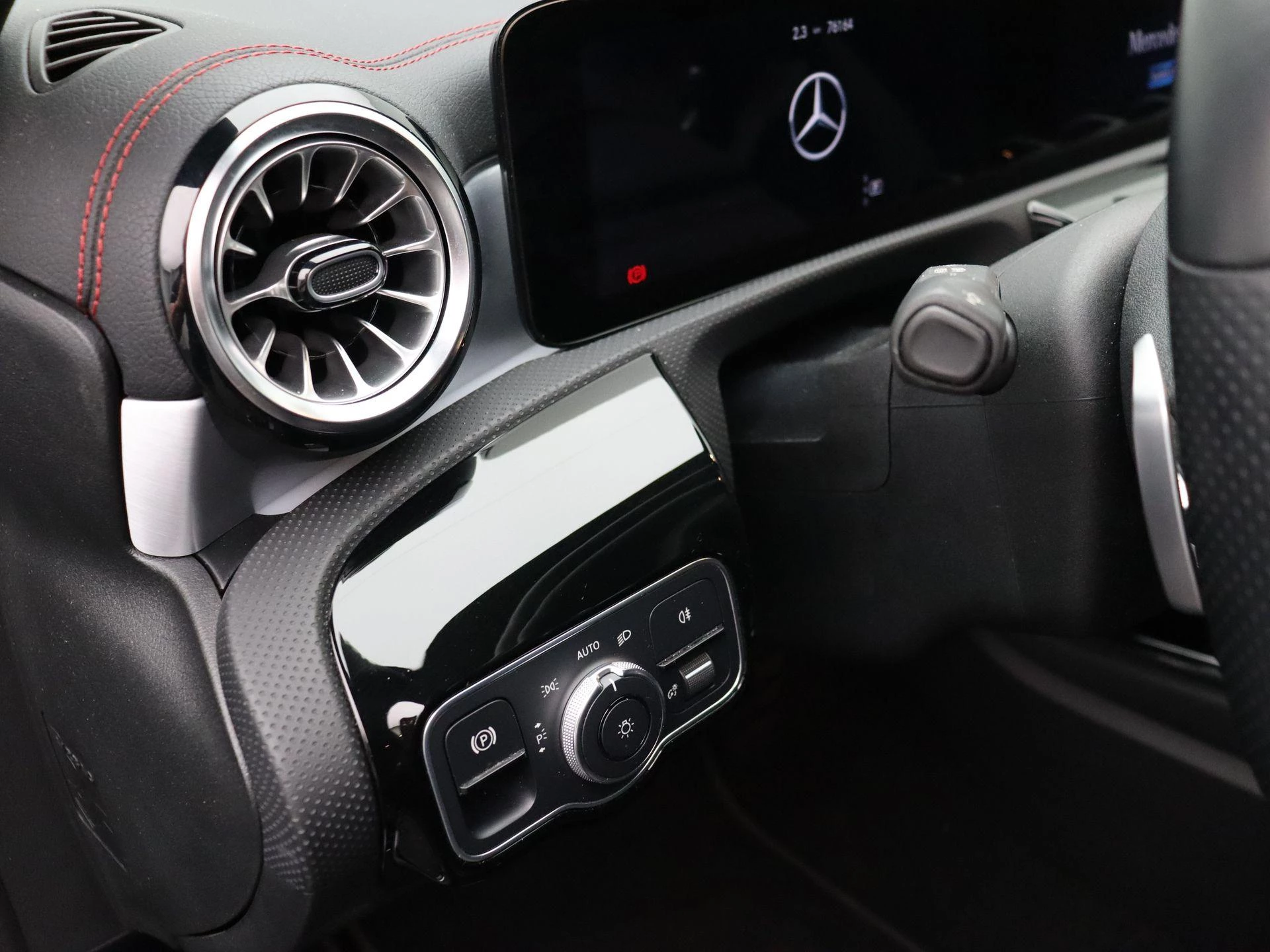 Mercedes-Benz CLA 200 AMG Line Coupé + PANORAMISCH DAK + MULTIBEAM LED +