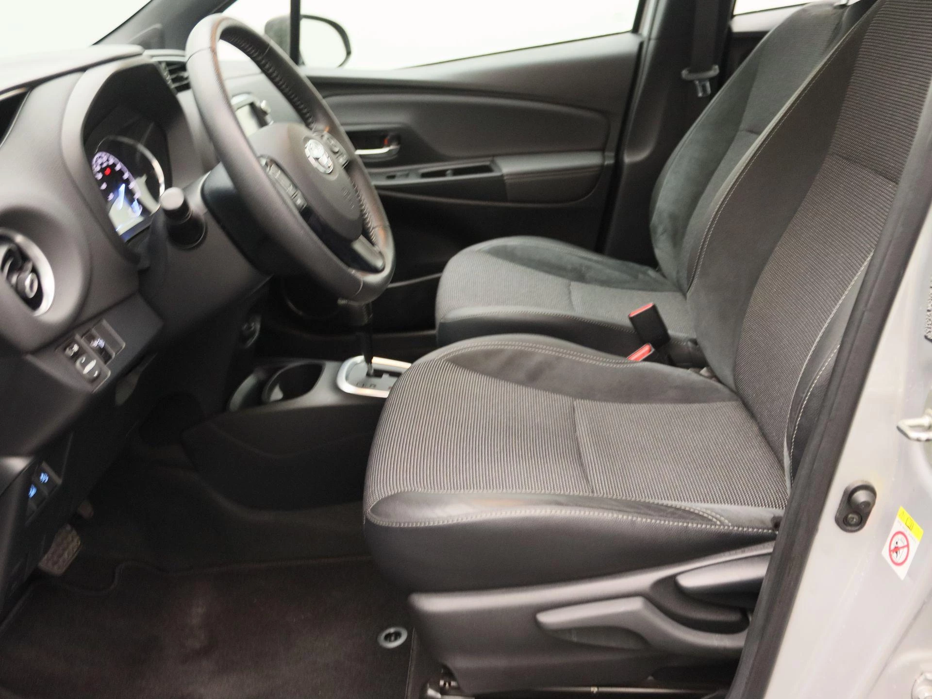 Toyota-Yaris-image-12