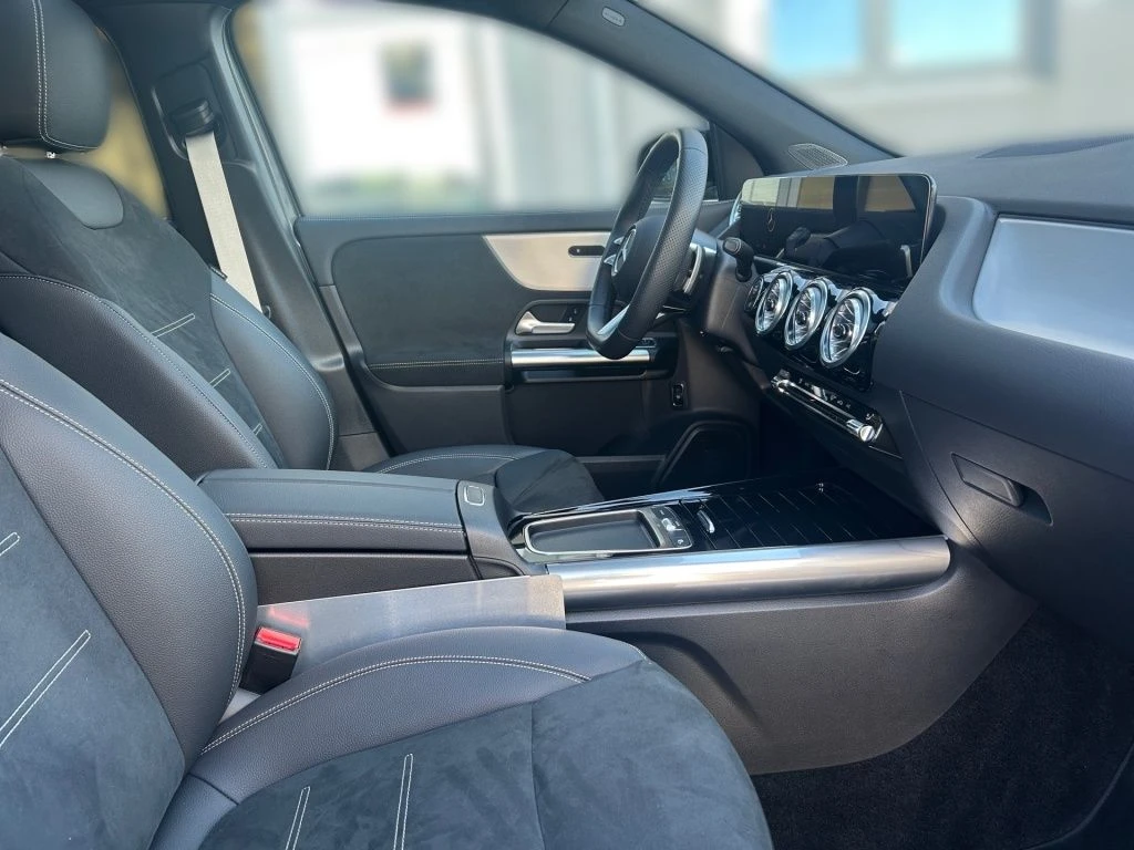 Mercedes-Benz-GLA 200 d-image-14