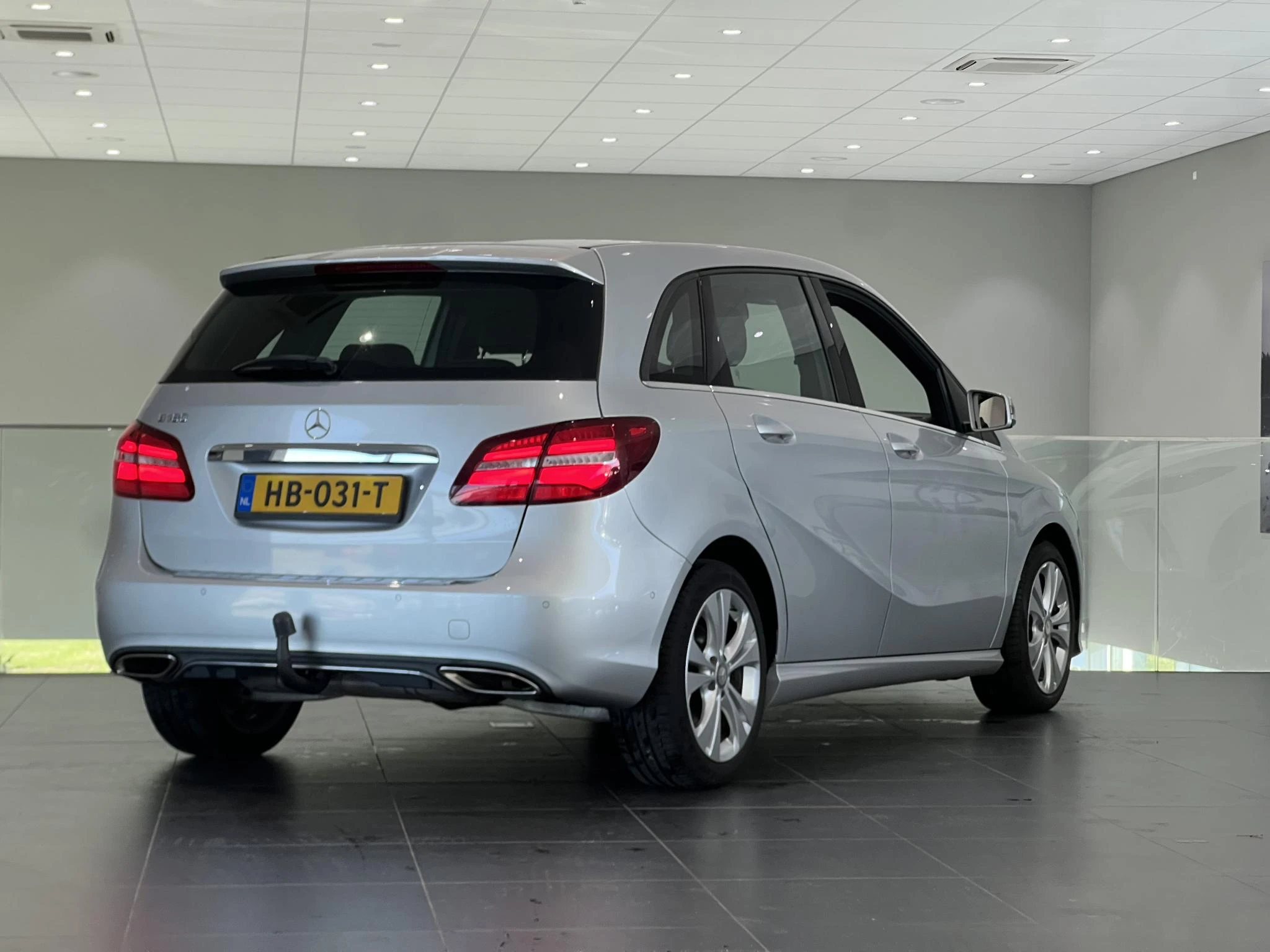 Mercedes-Benz-B-Klasse-image-8