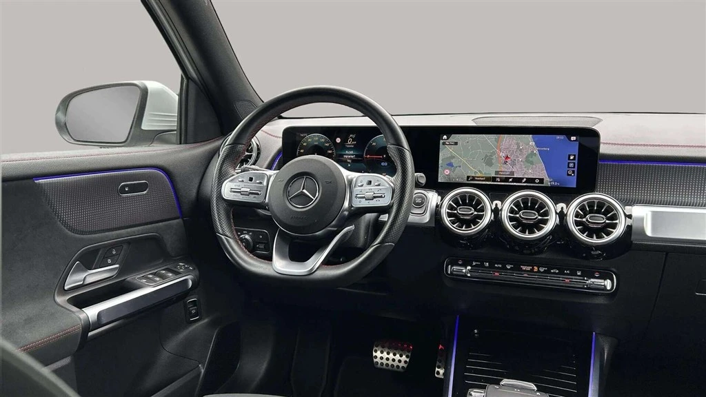 Mercedes-Benz-EQB-image-14