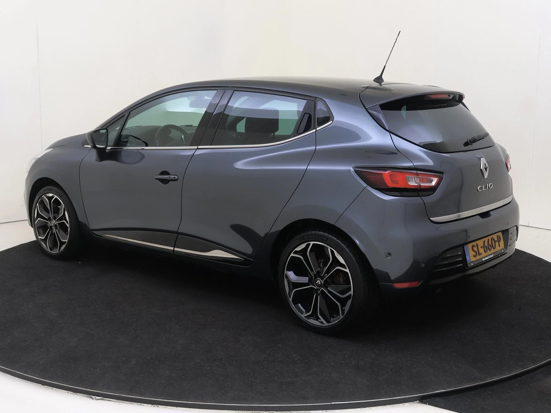 Renault-Clio-image-2