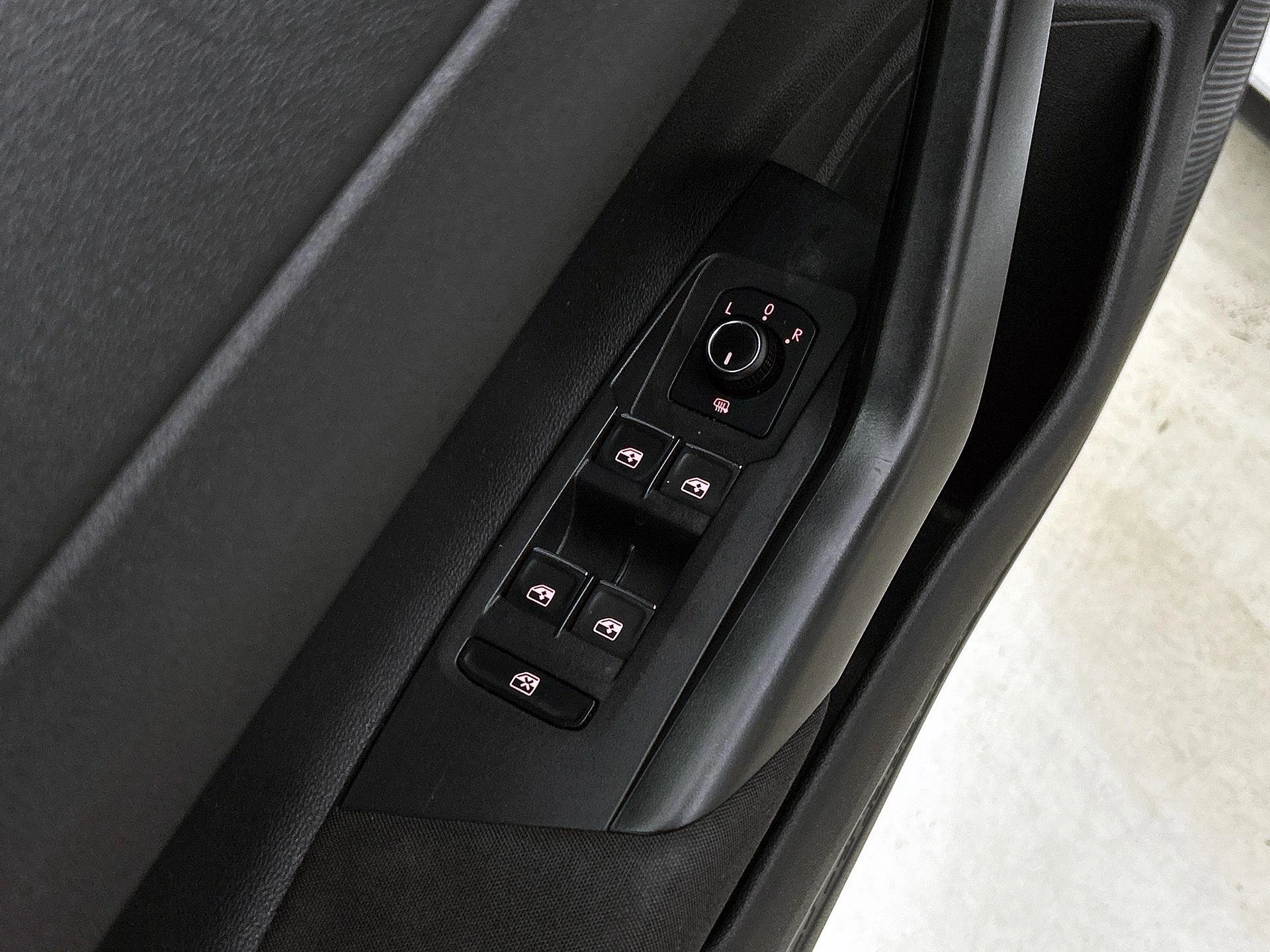Volkswagen-Polo-image-27
