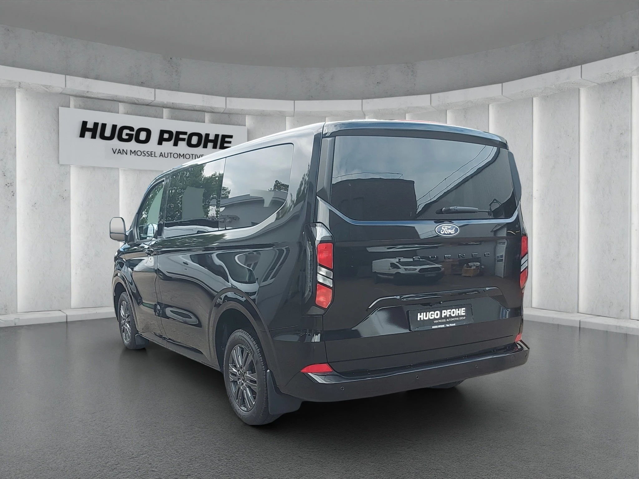 Ford-Tourneo Custom-image-2