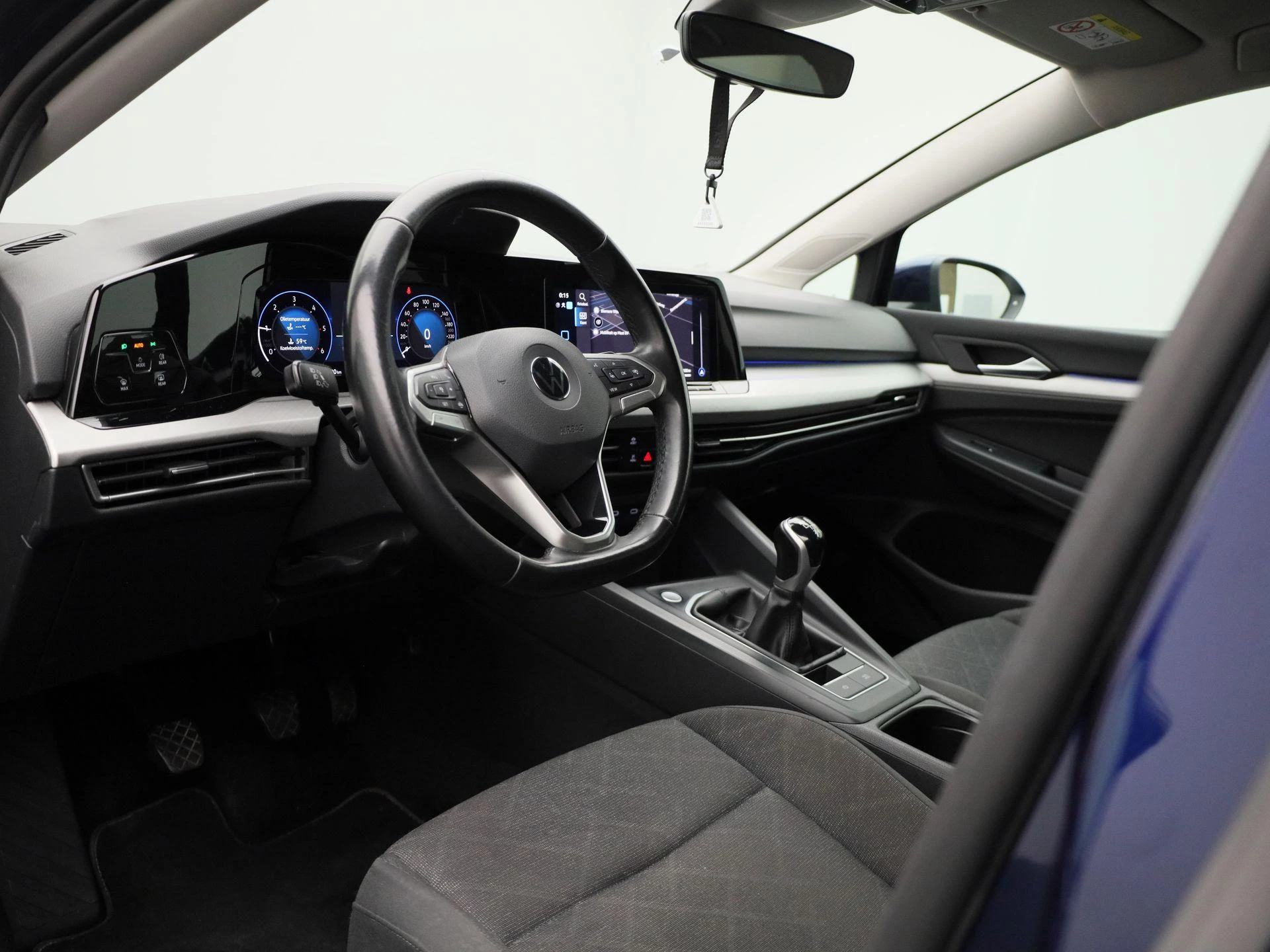 Volkswagen-Golf-image-27