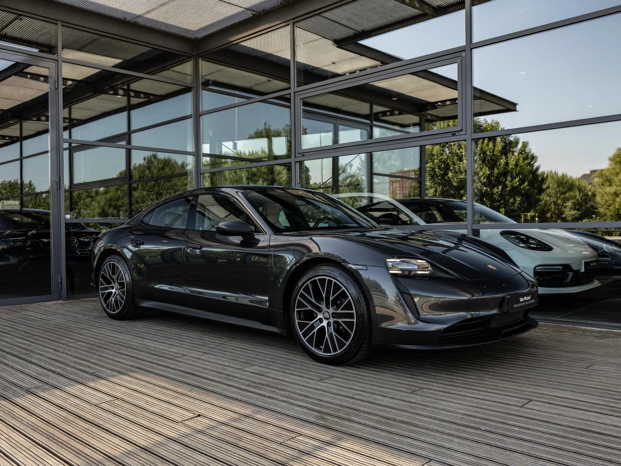Porsche-Taycan-image-2