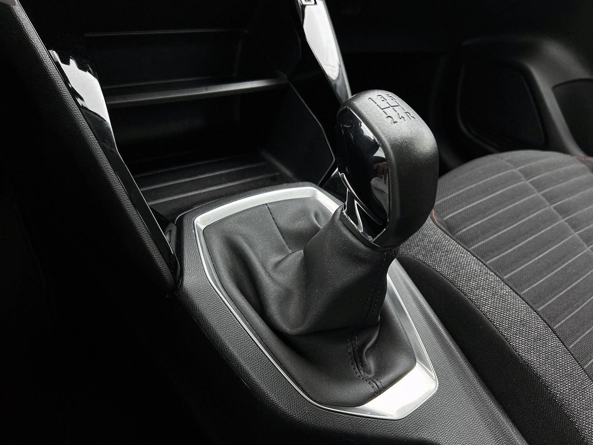 Peugeot-208-image-19