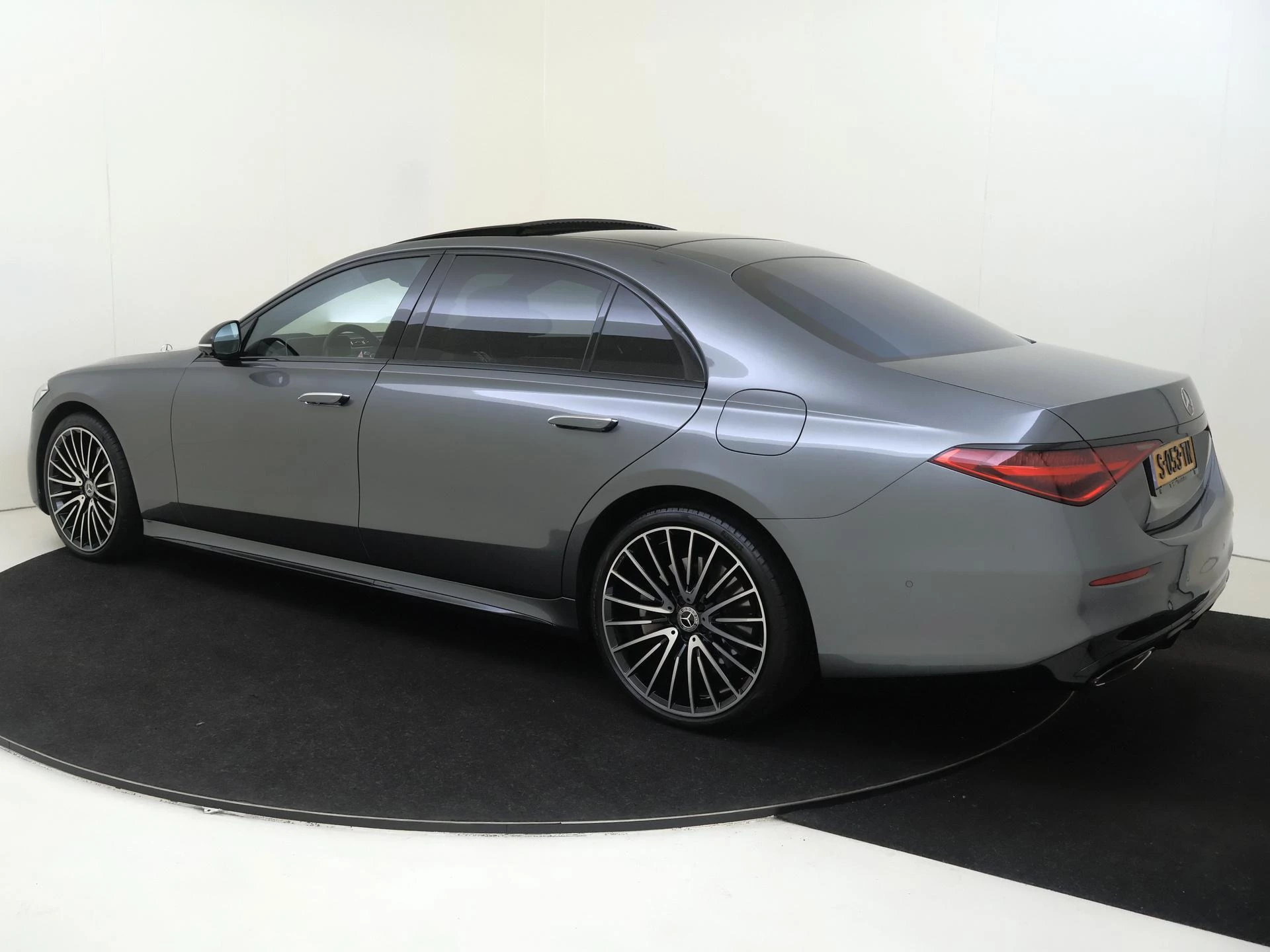 Mercedes-Benz-S-Klasse-image-5