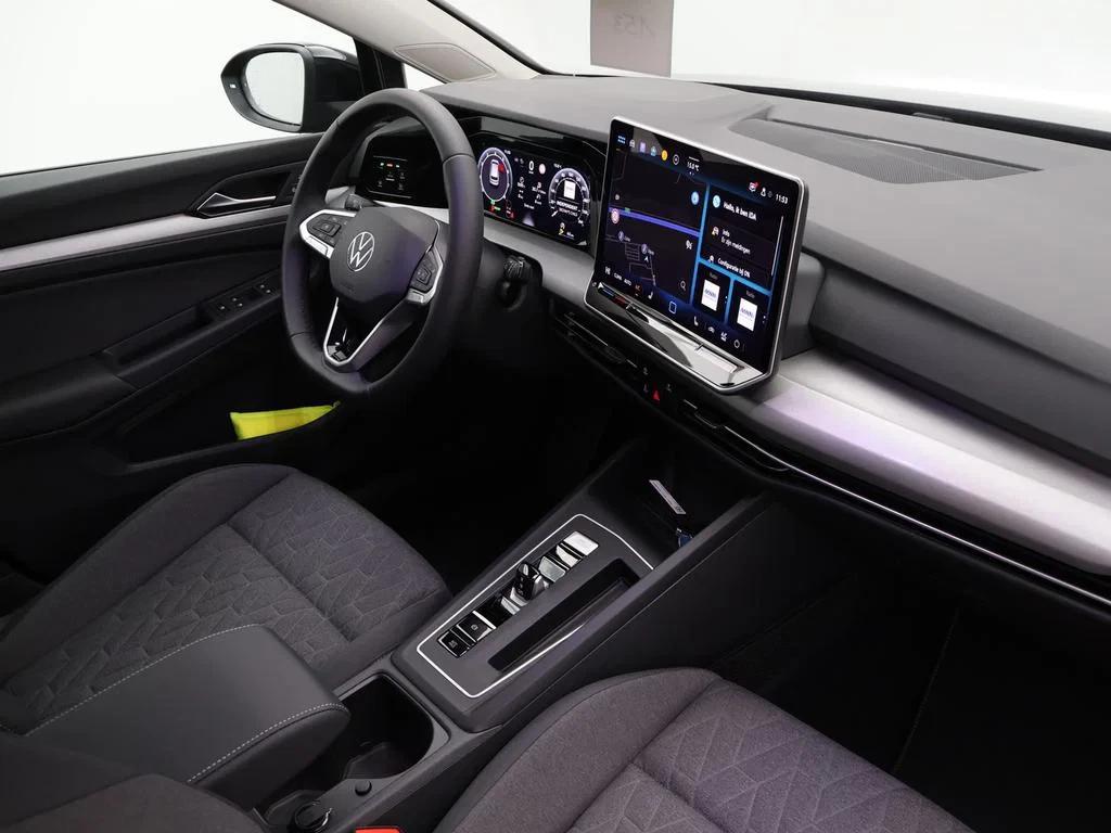 Volkswagen-Golf-image-2