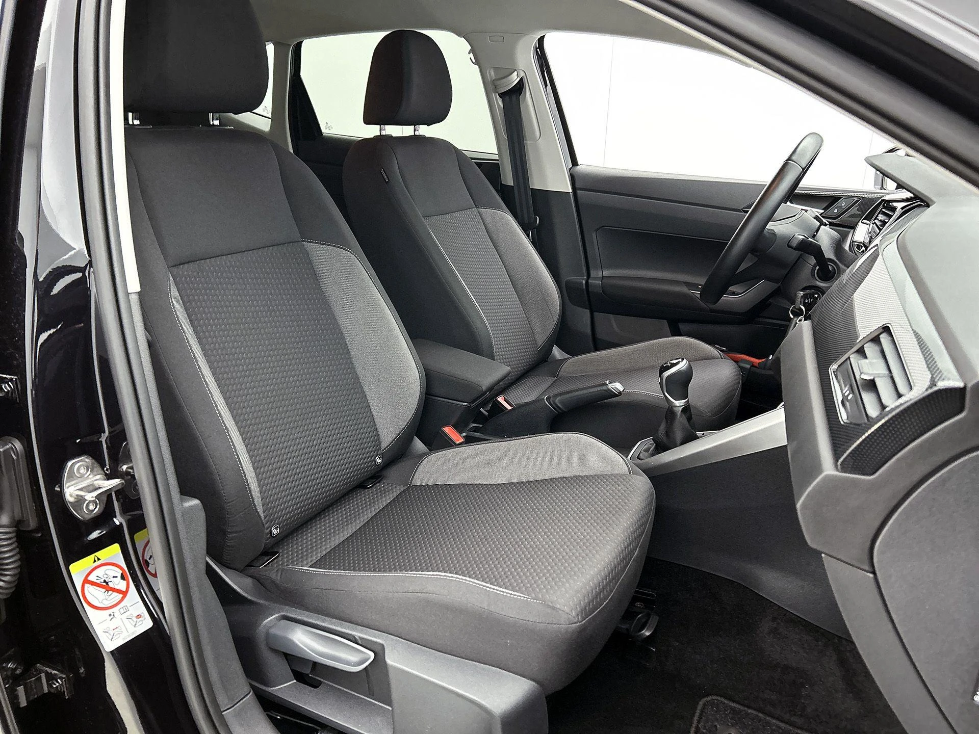 Volkswagen-Polo-image-35