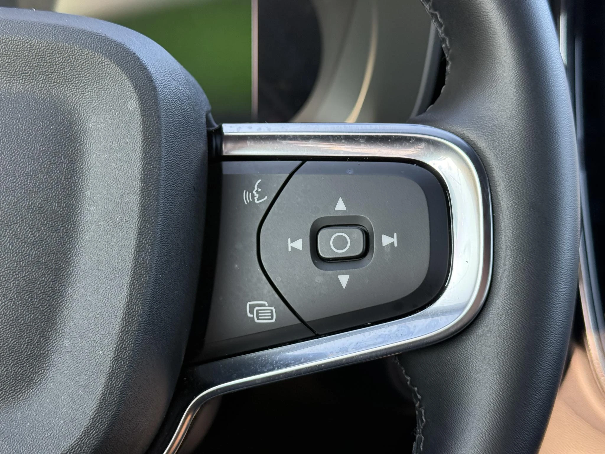 Volvo-EX40-image-25