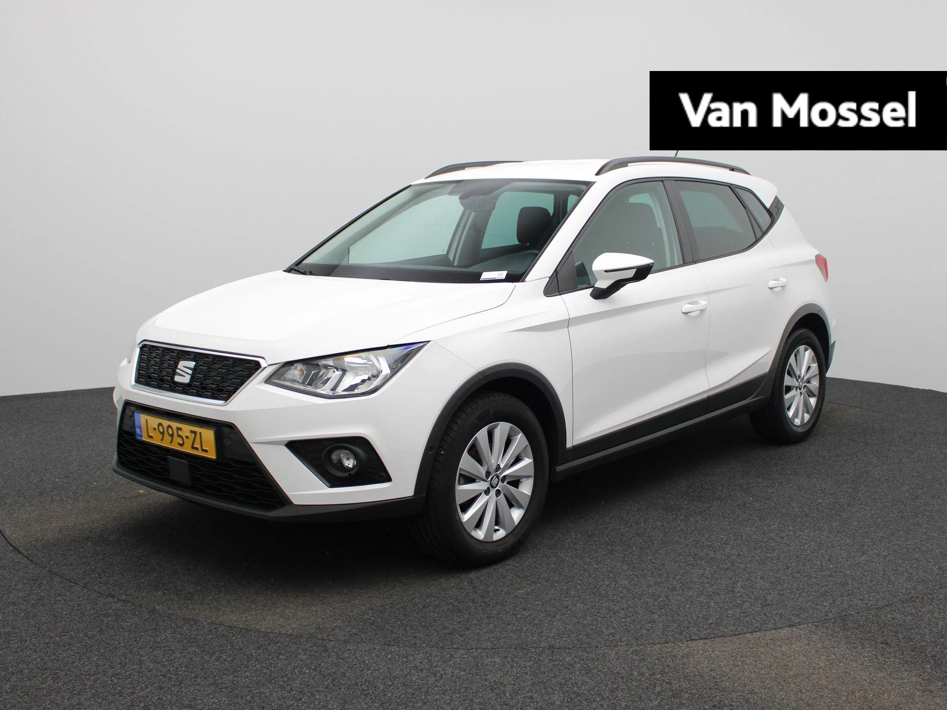 SEAT-Arona-image-0