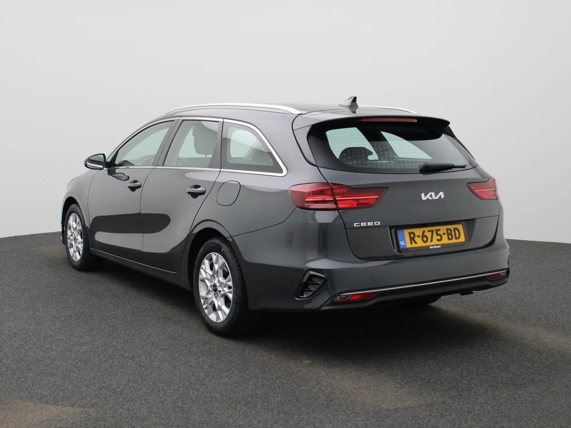 Kia-Ceed Sportswagon-image-1