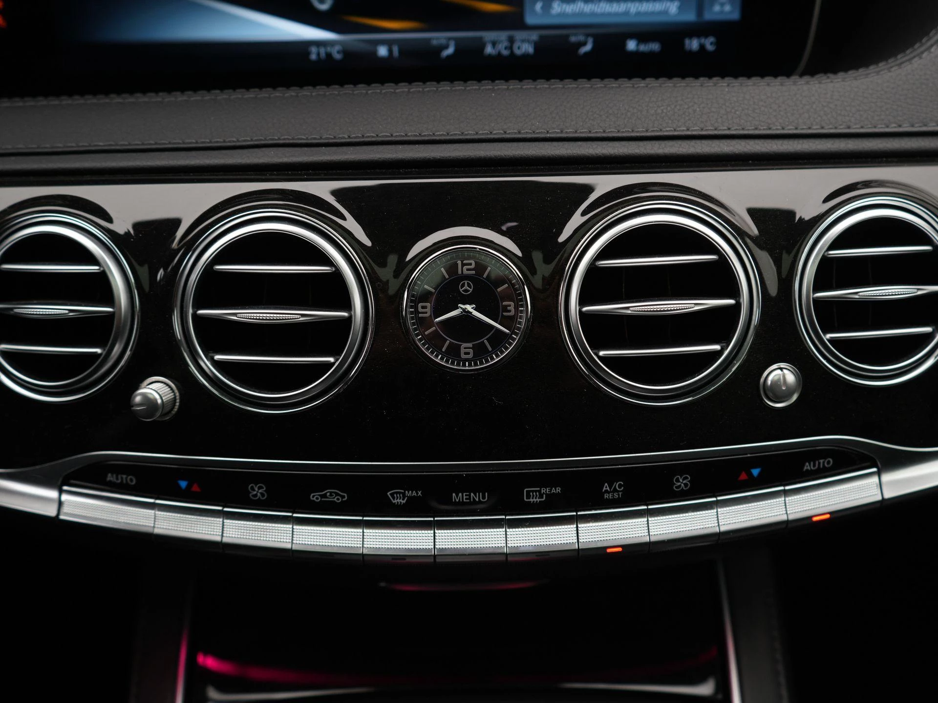Mercedes-Benz-S-Klasse-image-17