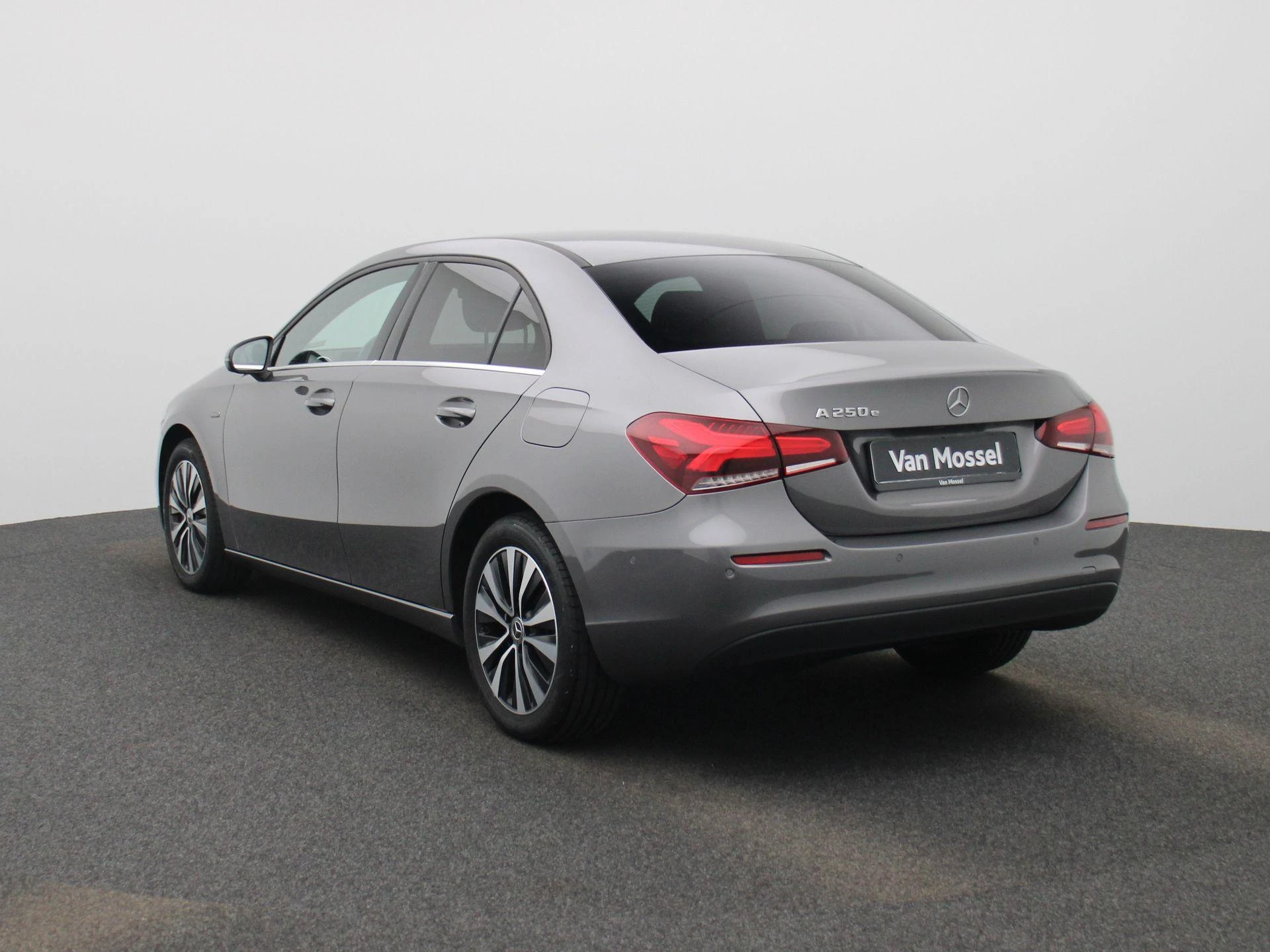 Mercedes-Benz-A-Klasse-image-1