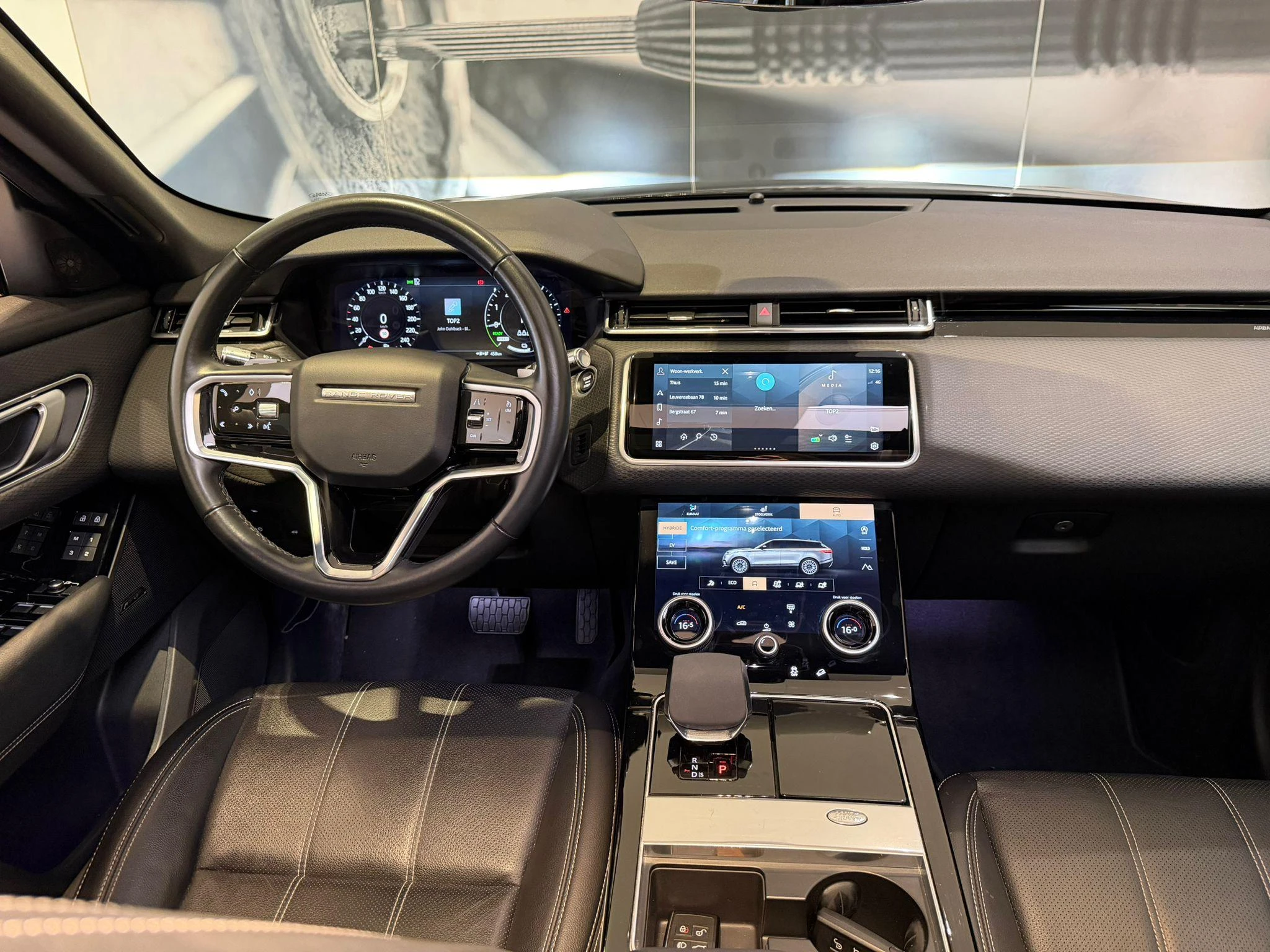 Land Rover-Range Rover Velar-image-9