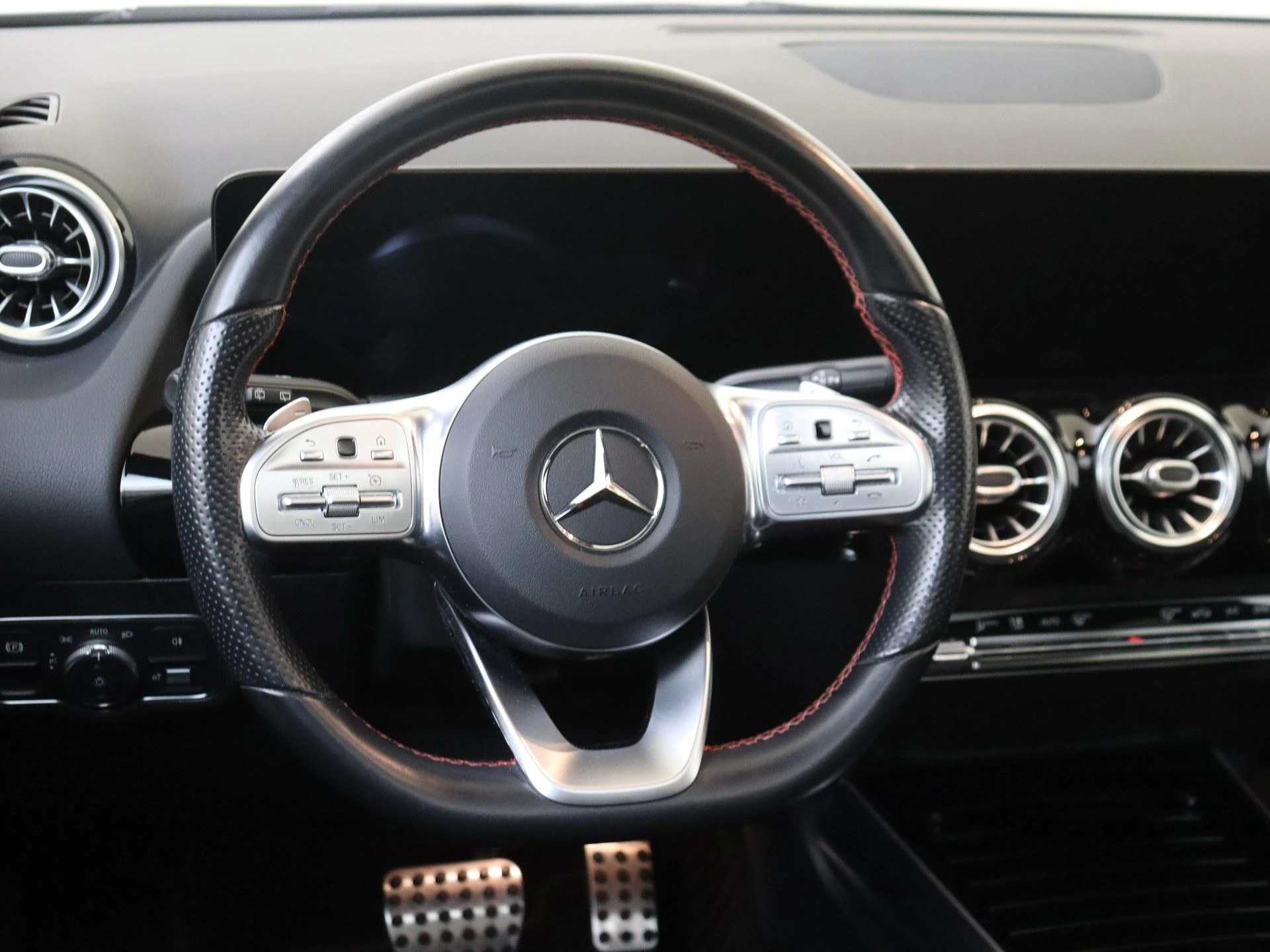 Mercedes-Benz GLA 200 Business Solution AMG