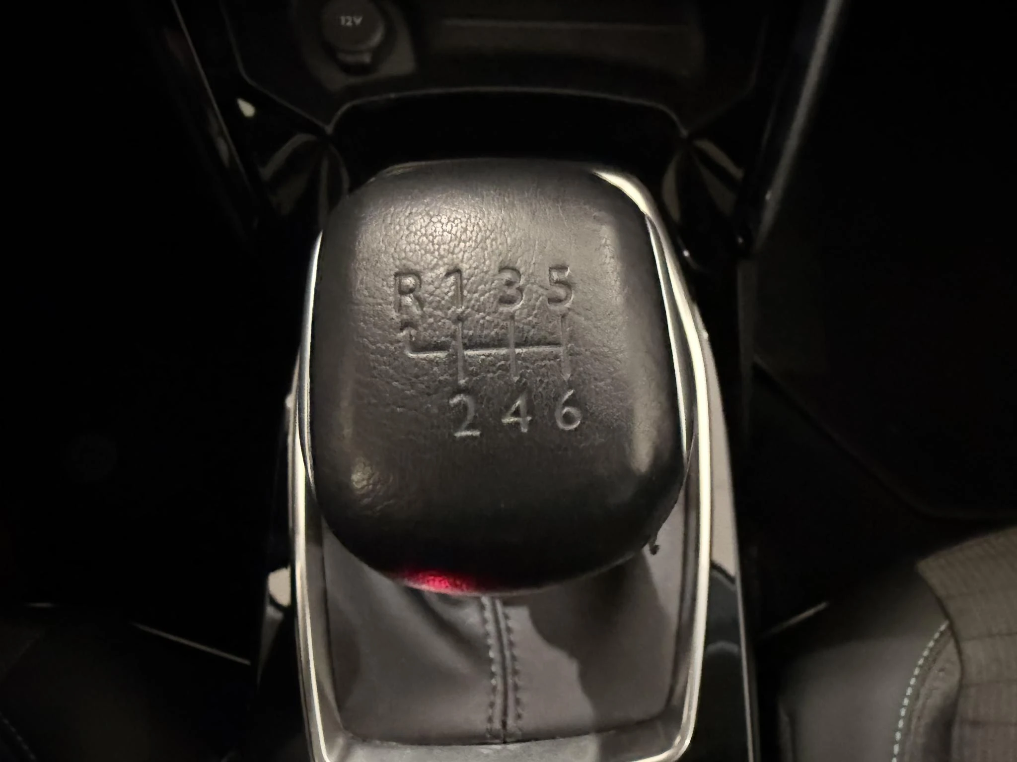 Peugeot-208-image-13