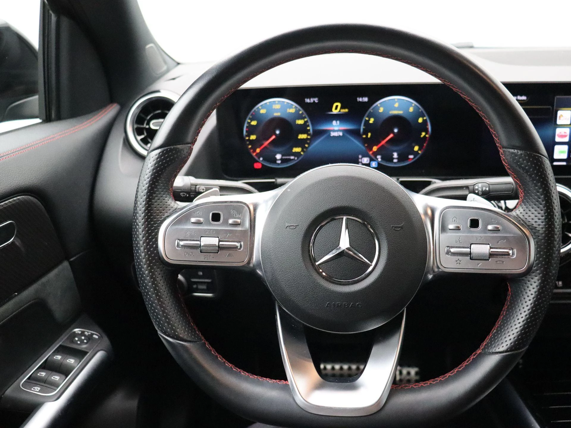 Mercedes-Benz GLA 180 AMG LINE + MULTIBEAM LED + CARPLAY + DISTRONIC PLUS +