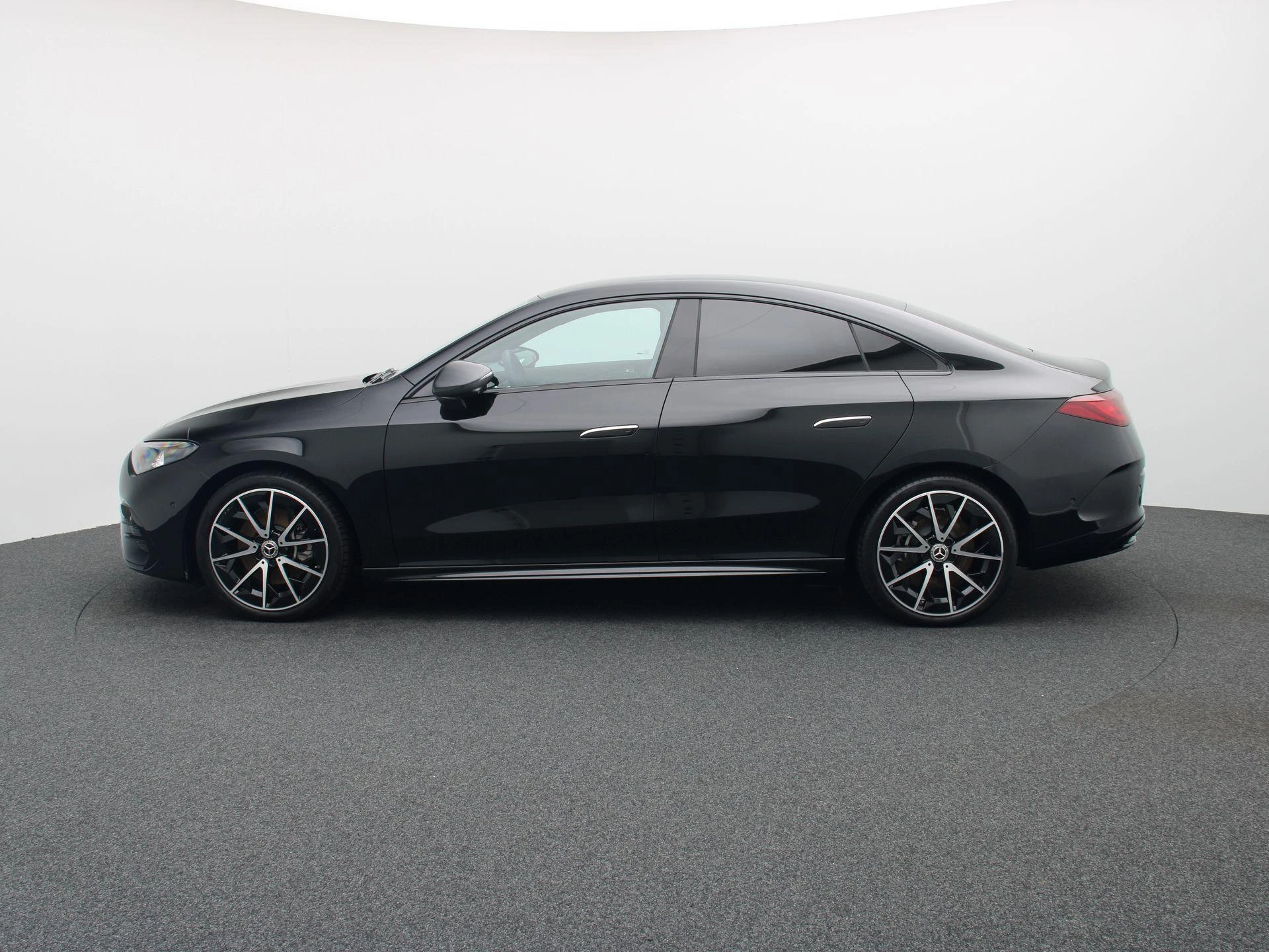 Mercedes-Benz-CLA-image-3