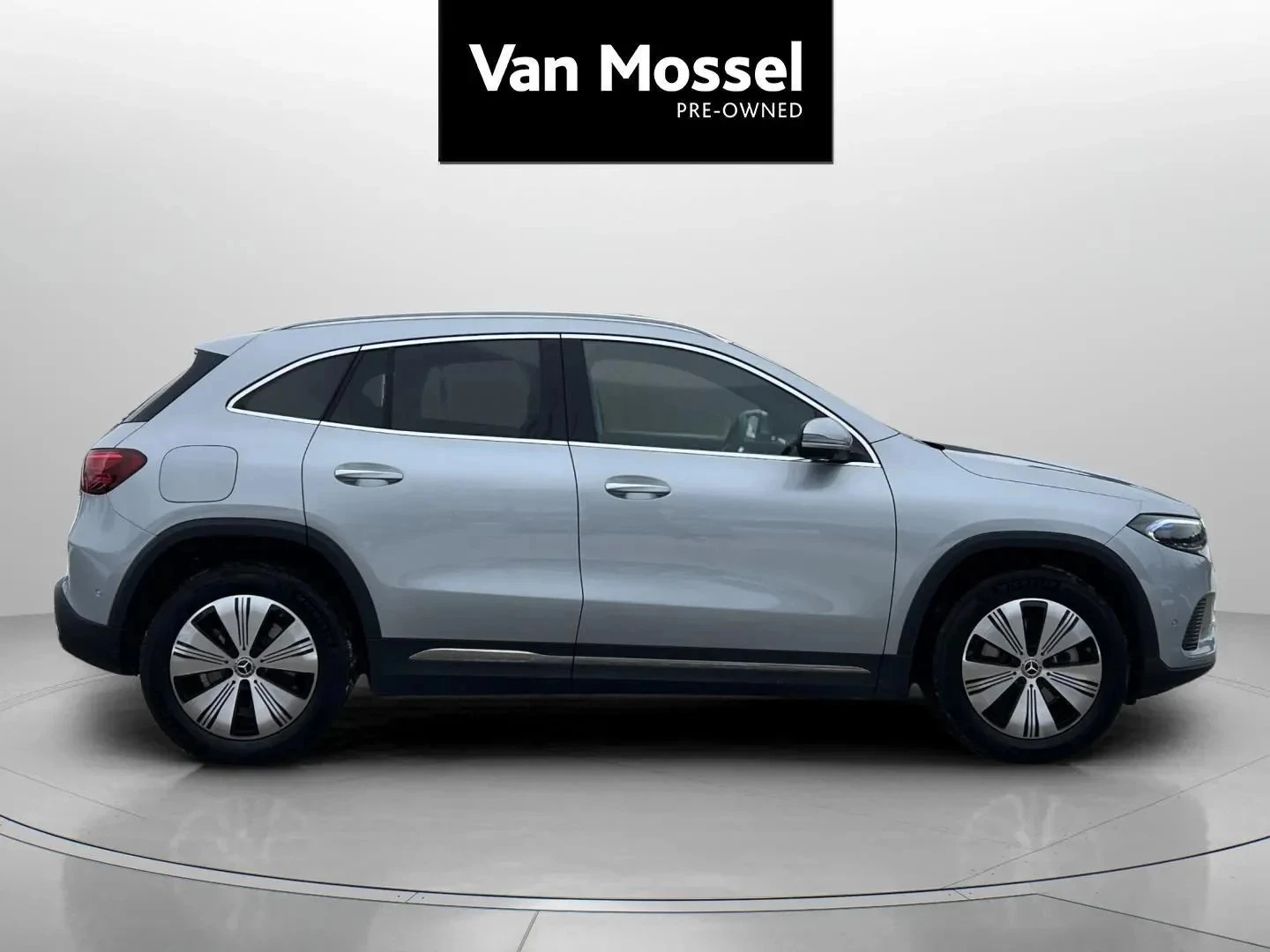 Mercedes-Benz-EQA-image-3