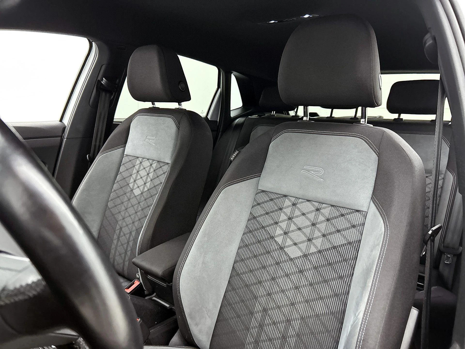 Volkswagen-Polo-image-37