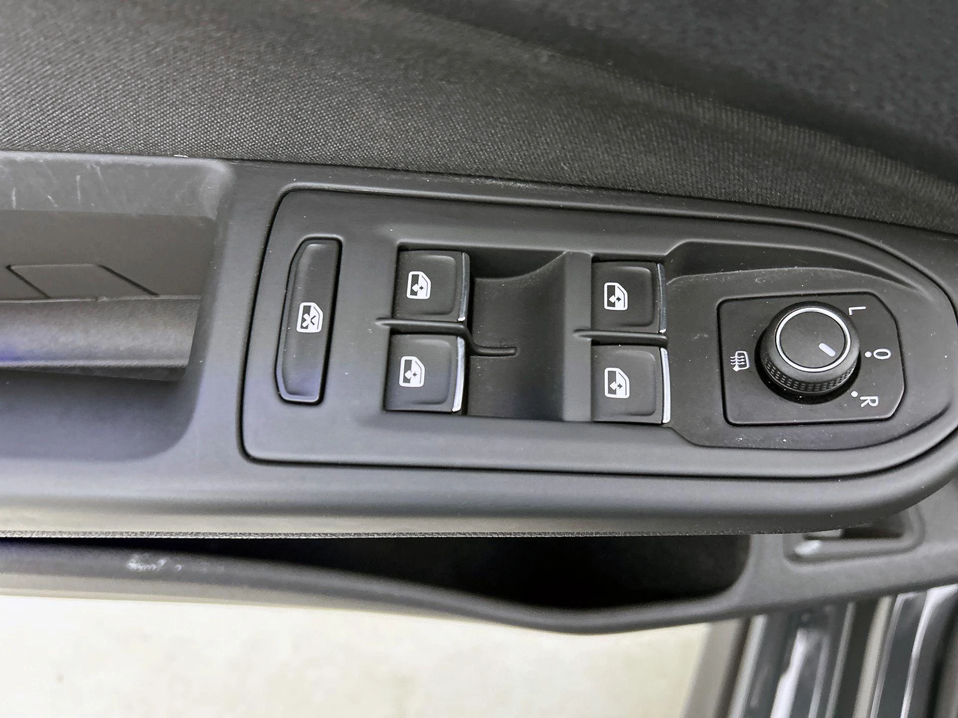Volkswagen-Golf-image-34