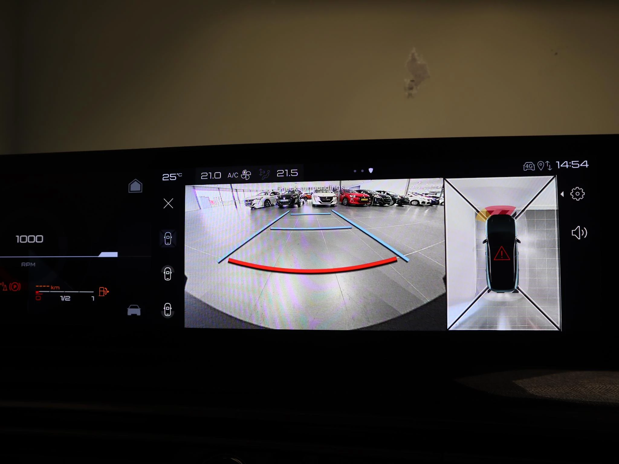 Peugeot-e-5008-image-19