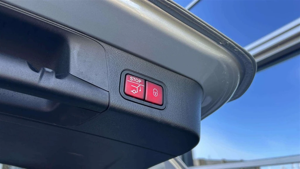 Mercedes-Benz-EQB-image-25