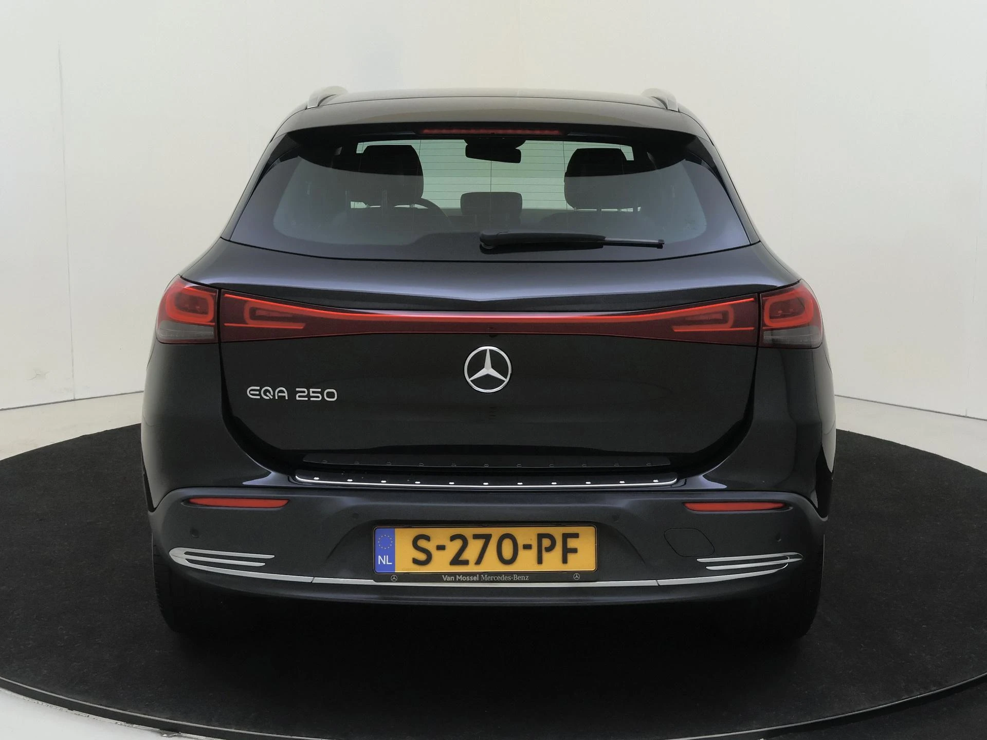 Mercedes-Benz-EQA-image-6