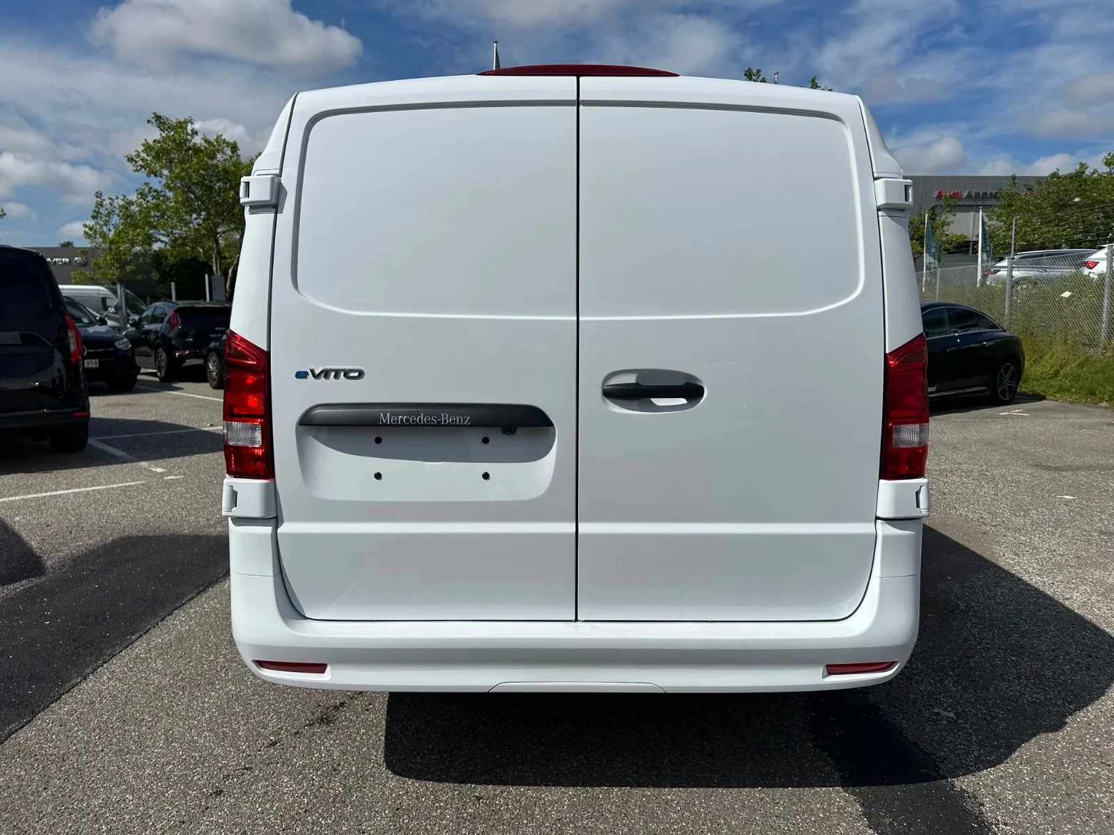 Mercedes-Benz-eVito-image-3