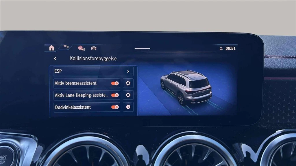 Mercedes-Benz-EQB-image-18