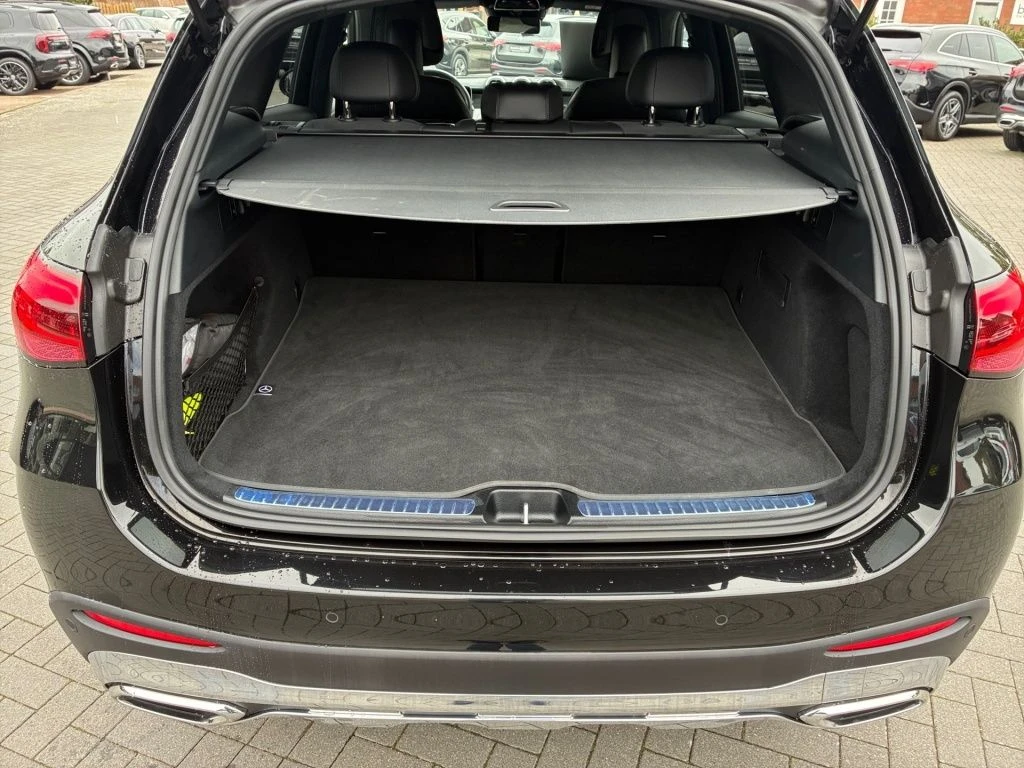 Mercedes-Benz-GLC 300 d-image-13