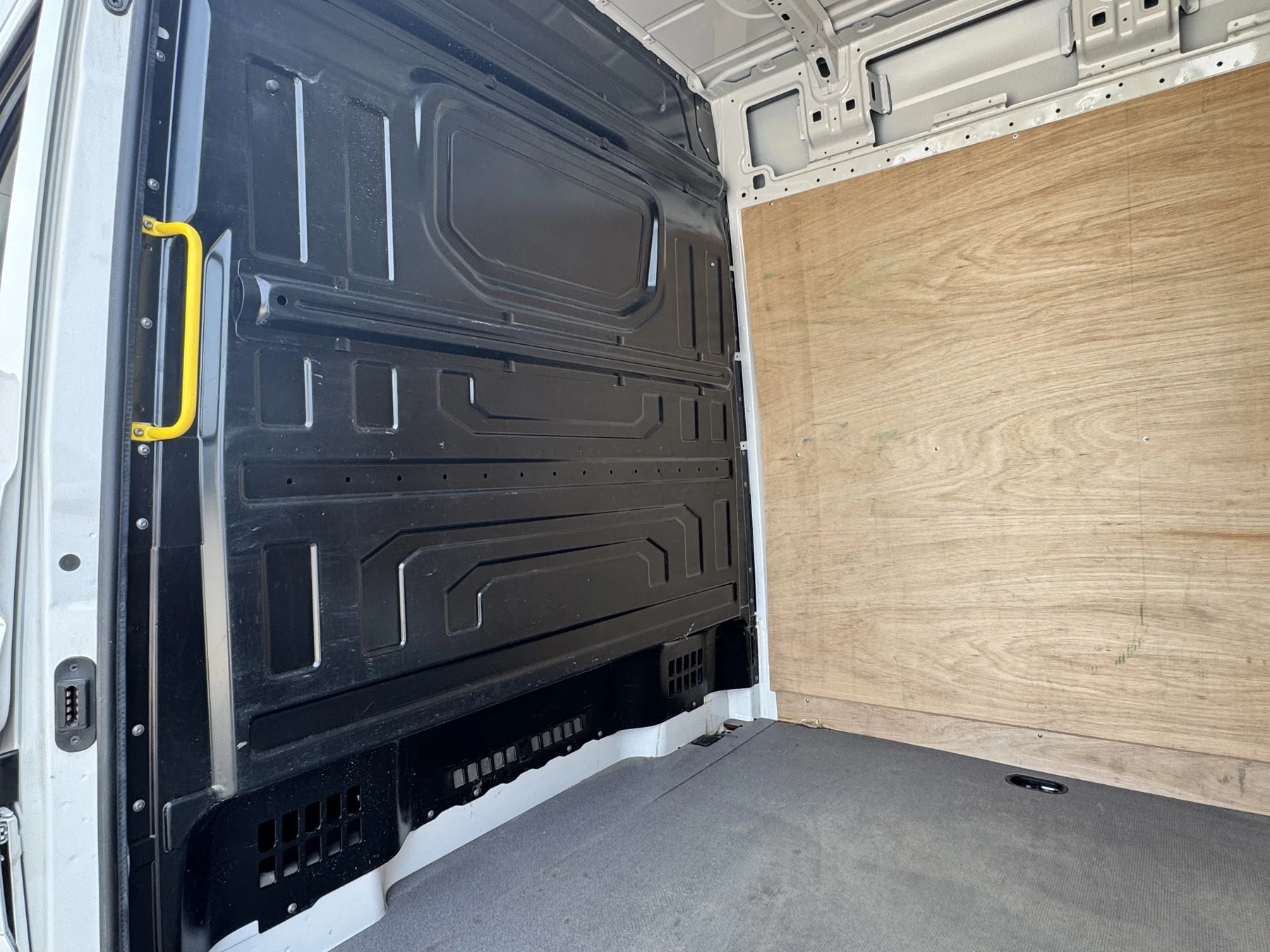 Volkswagen-Crafter-image-11