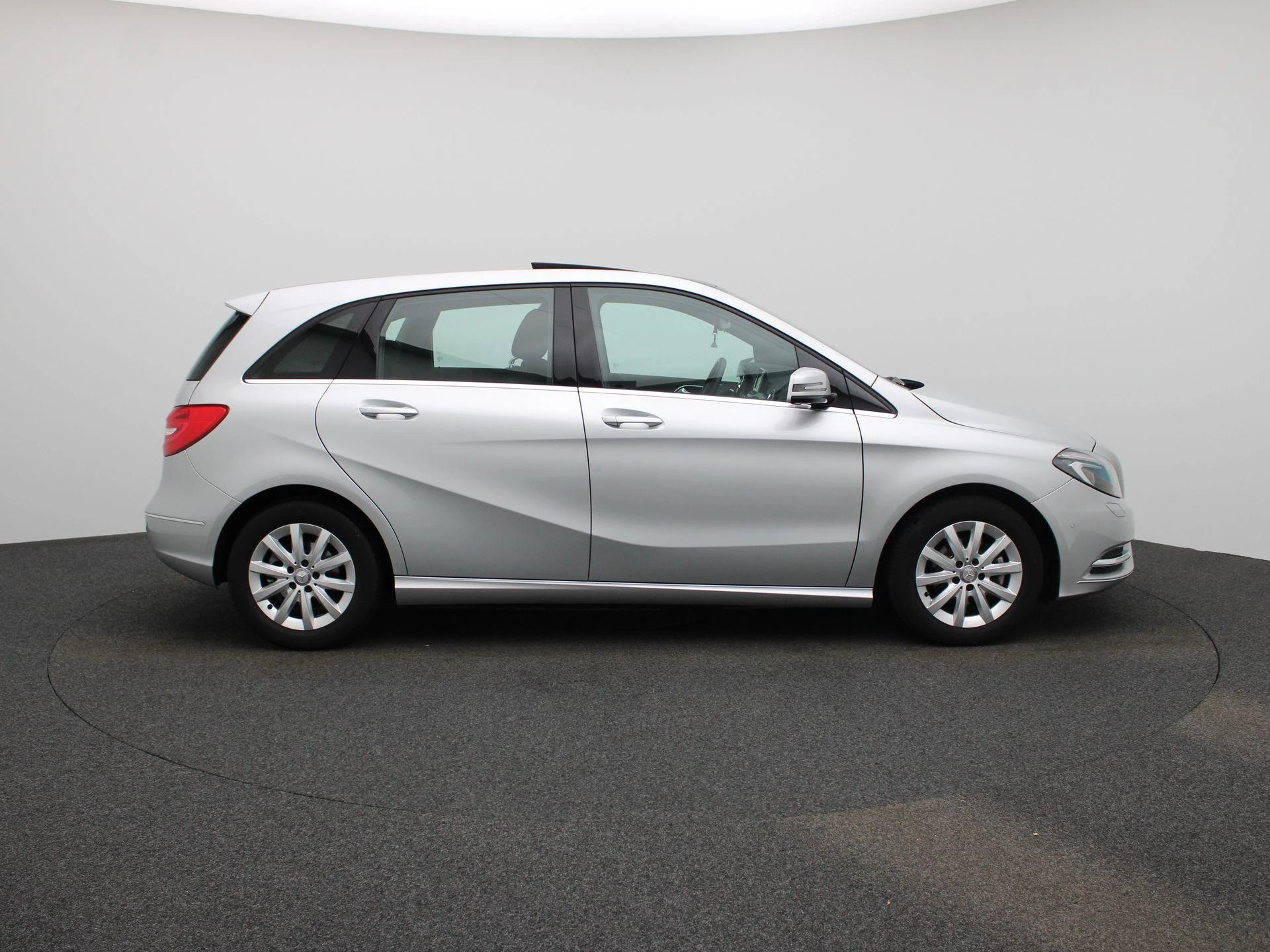 Mercedes-Benz-B-Klasse-image-5
