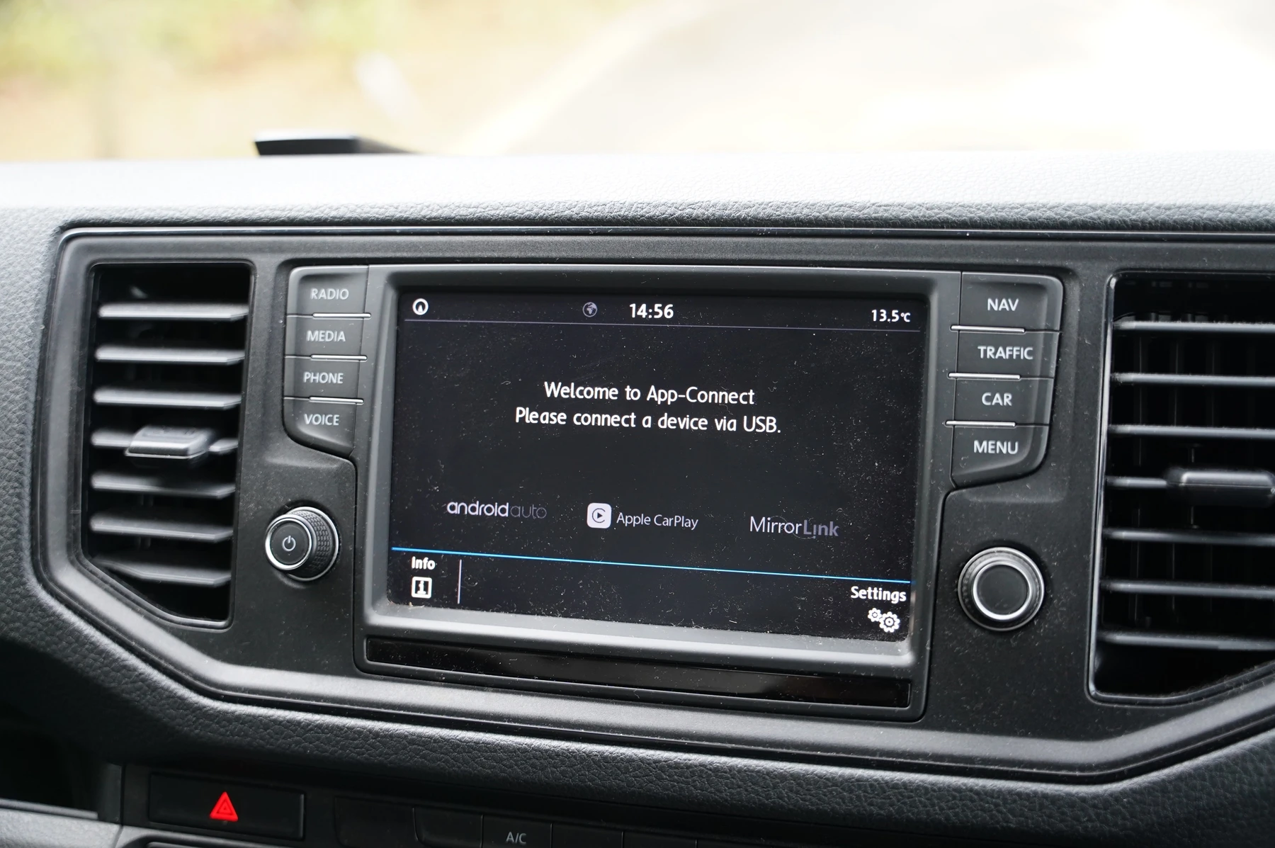 Volkswagen-California-image-25