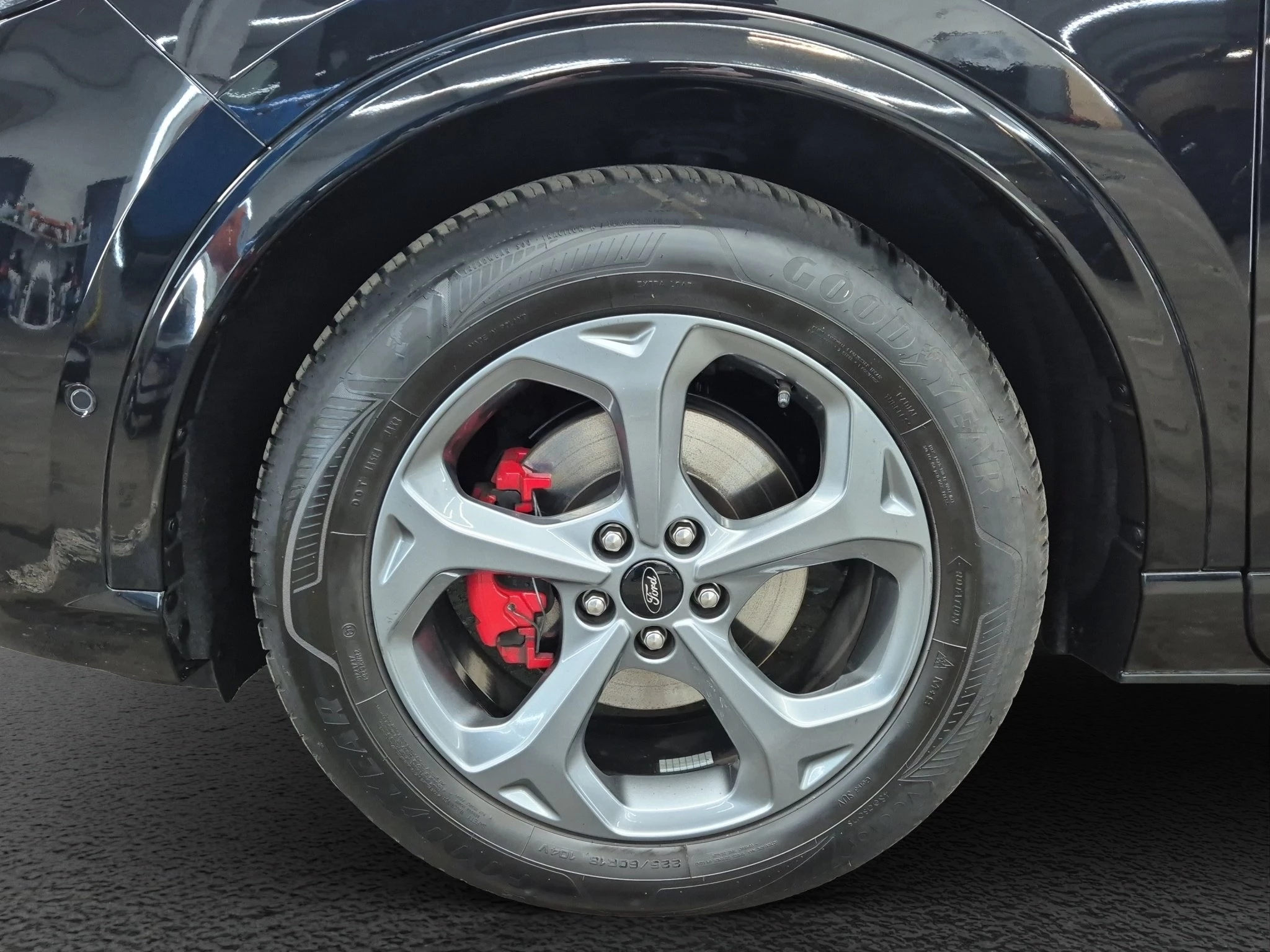 Ford Kuga ST-Line X Aut.*PANO*AHK*360GRAD*LED-MATRIX*NAVI*GRA*WINTER-PKT..