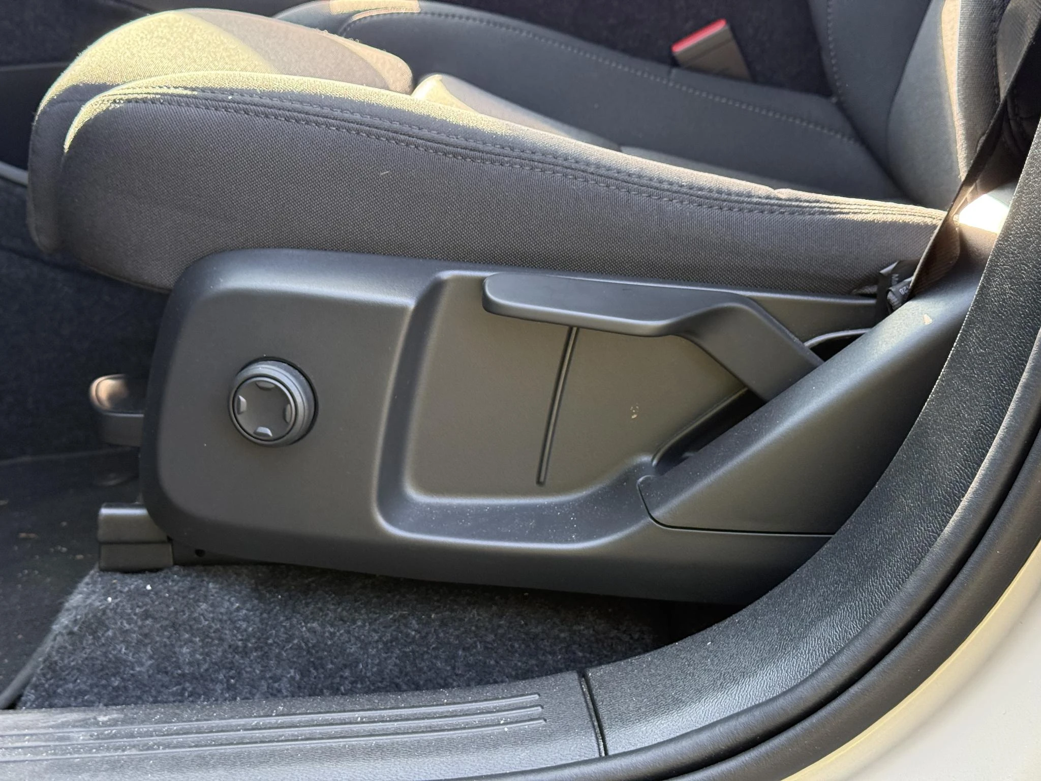 Volvo-EX40-image-15