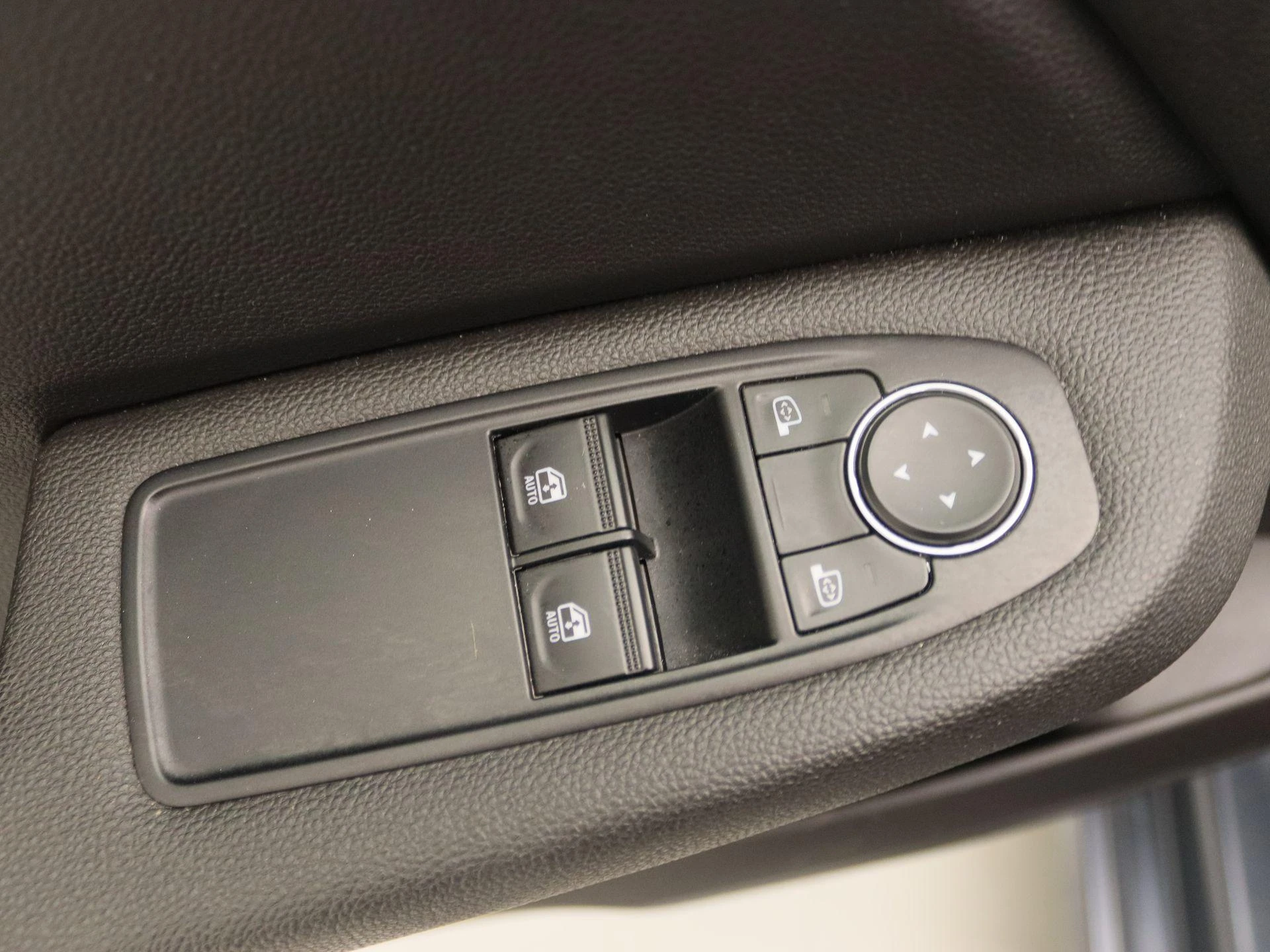 Renault-Clio-image-19