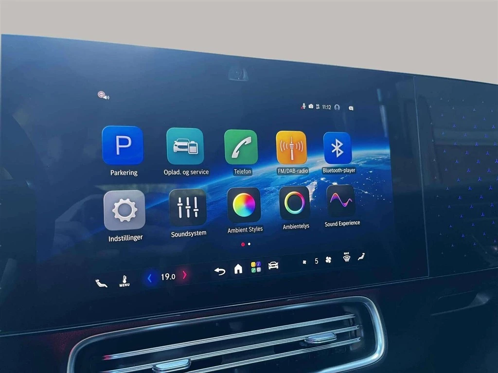 Mercedes-Benz-CLA-image-12