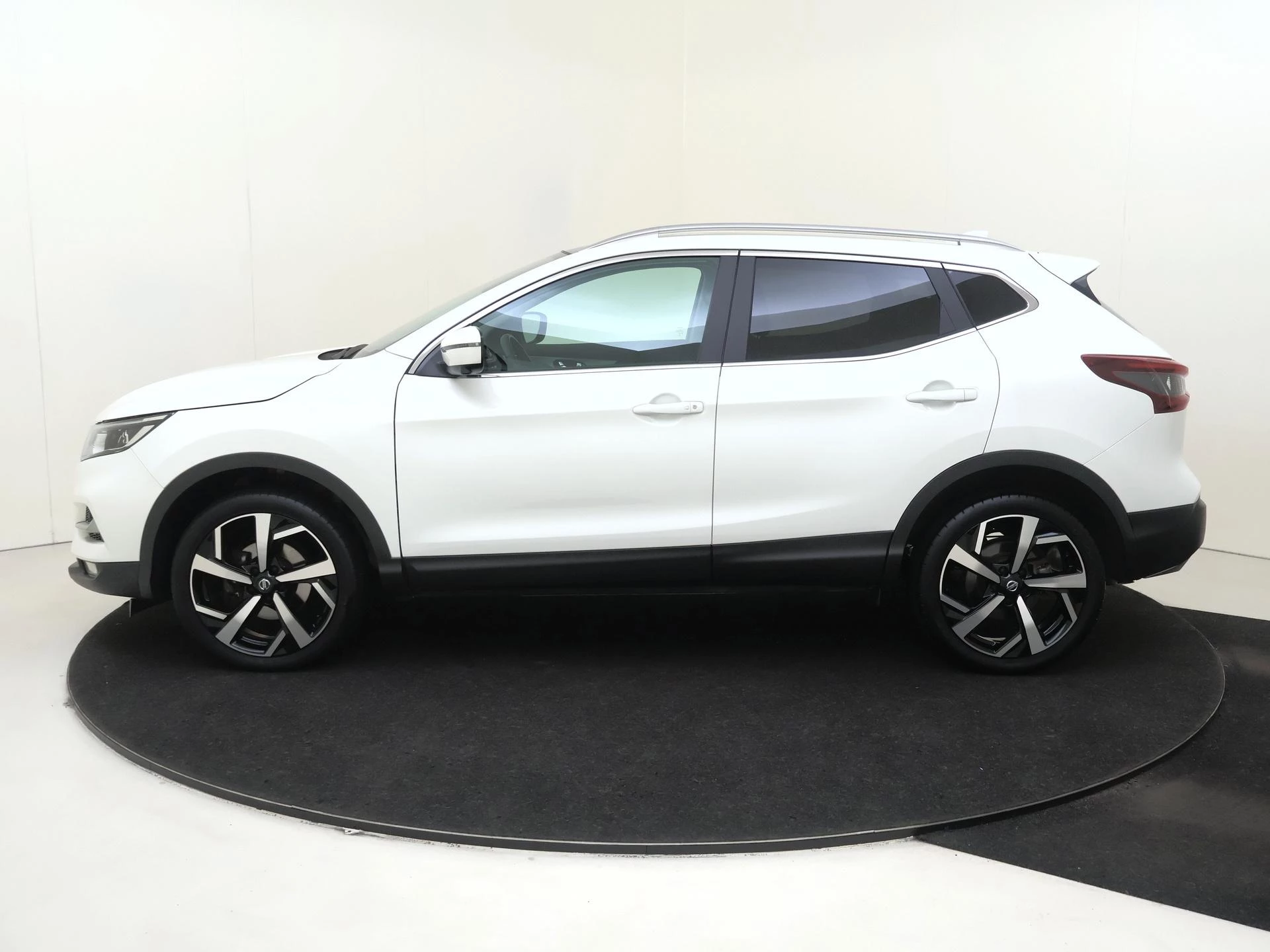 Nissan QASHQAI 1.3 DIG-T Premium Edition