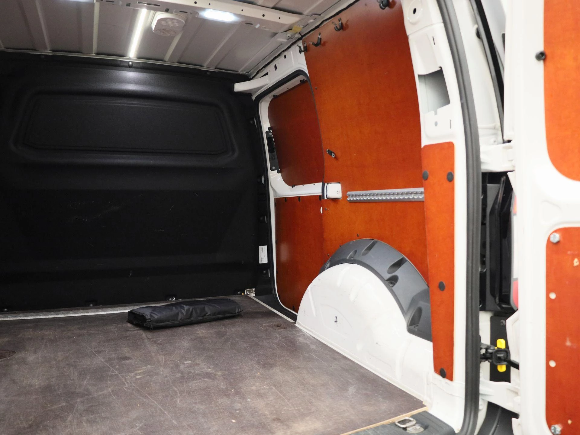 Volkswagen-Caddy-image-14