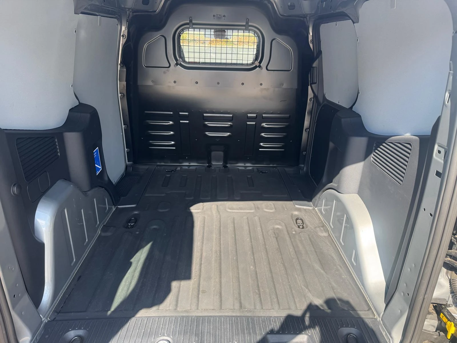 Ford-Transit Courier-image-9